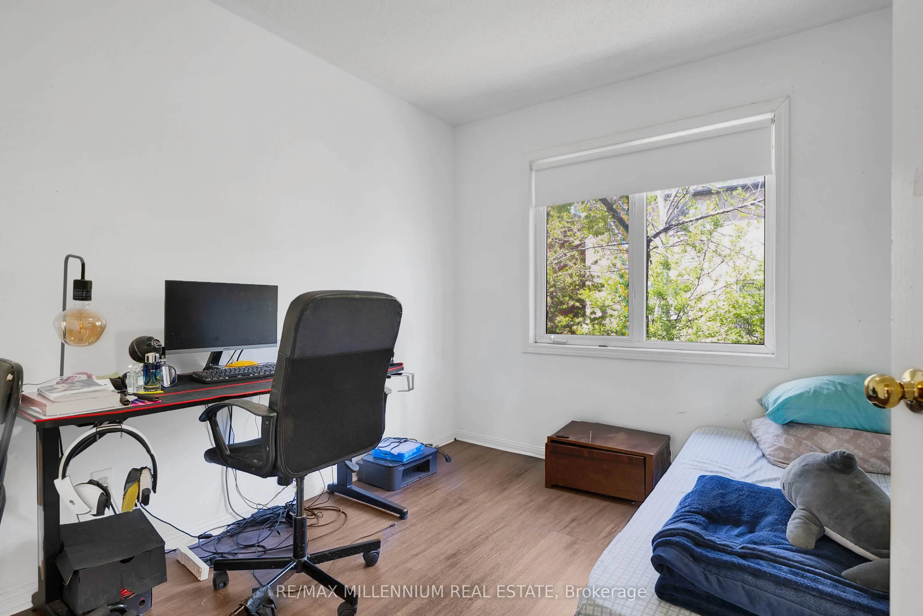 10 Mainland Crescent E