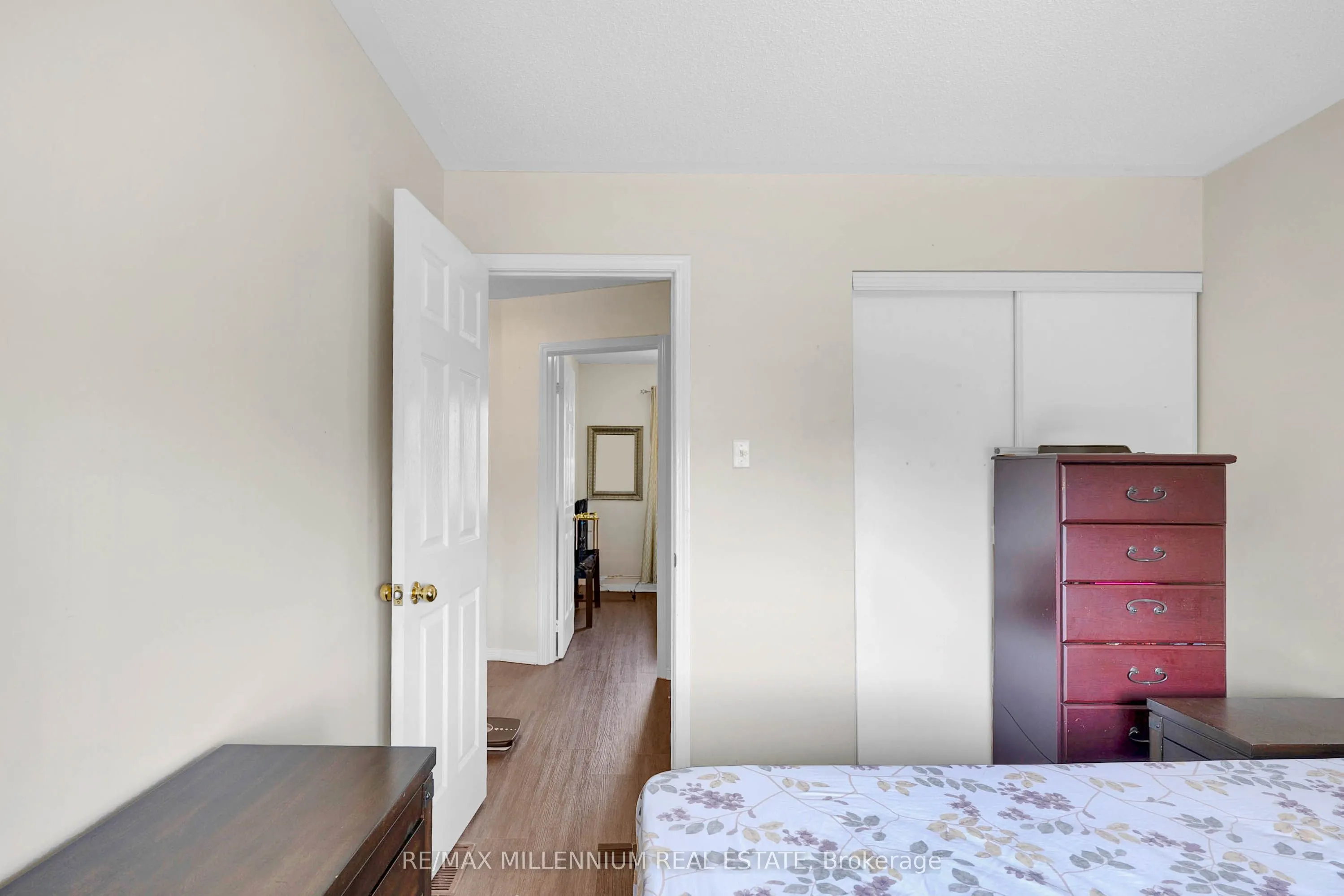 10 Mainland Crescent E