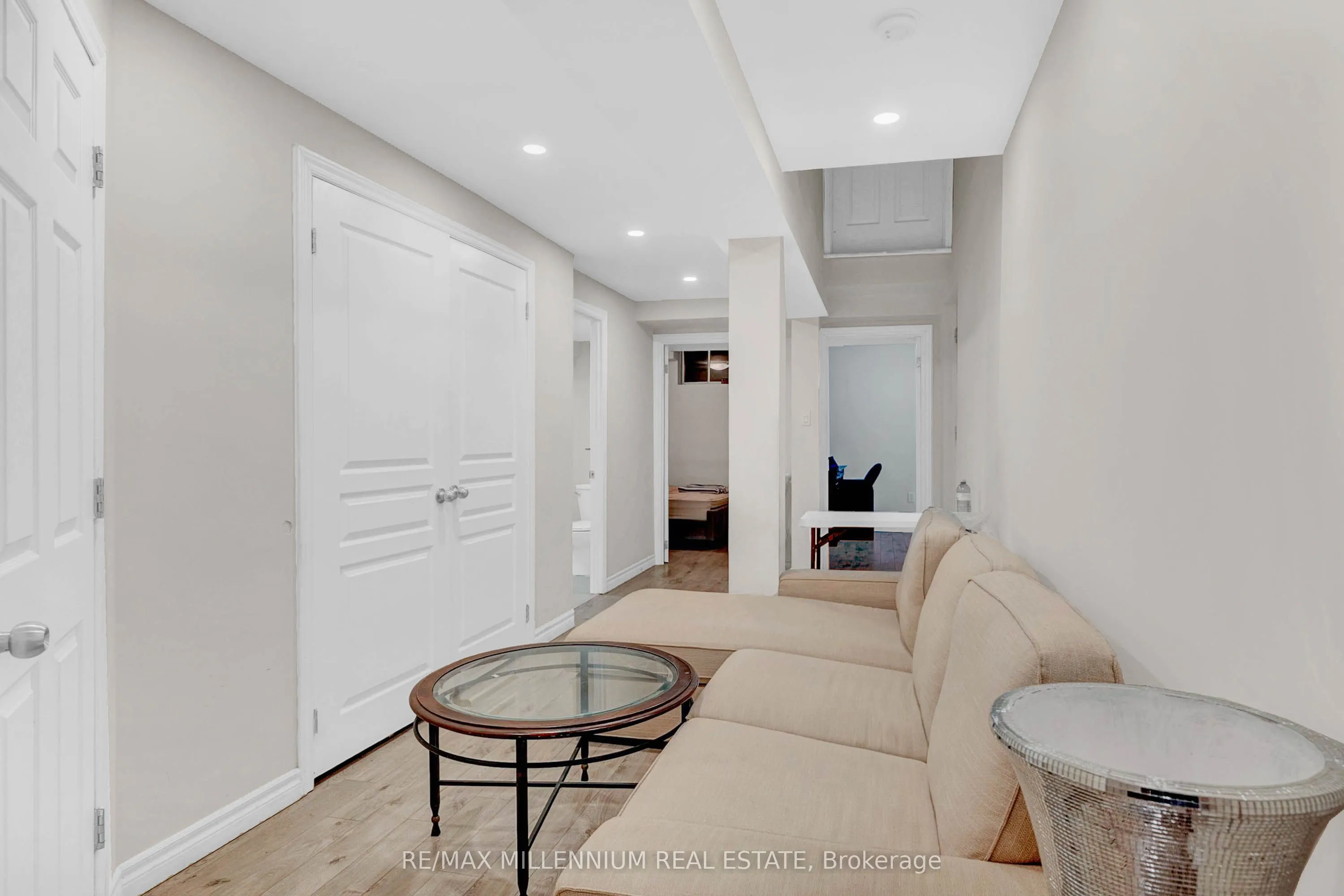 10 Mainland Crescent E