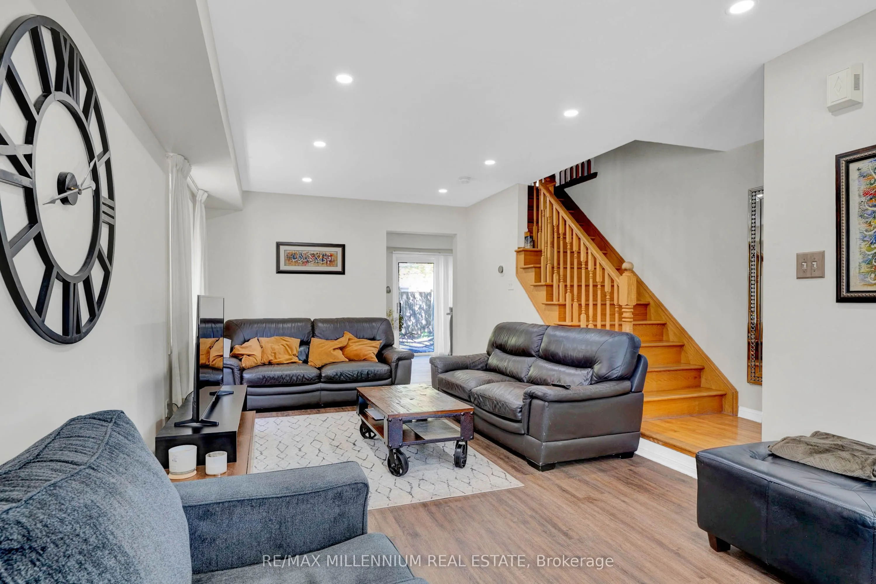 10 Mainland Crescent E