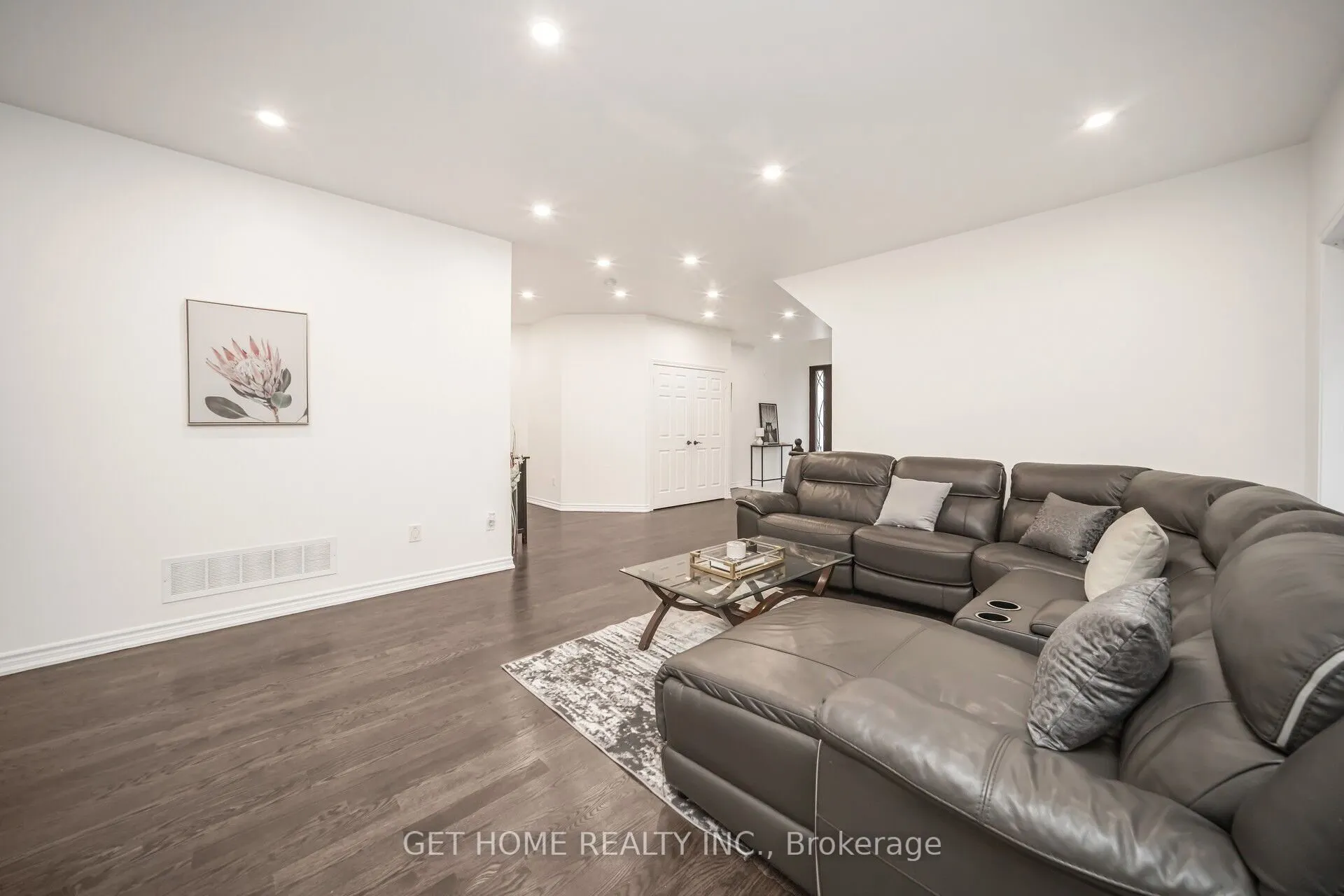 76 Cetona Avenue