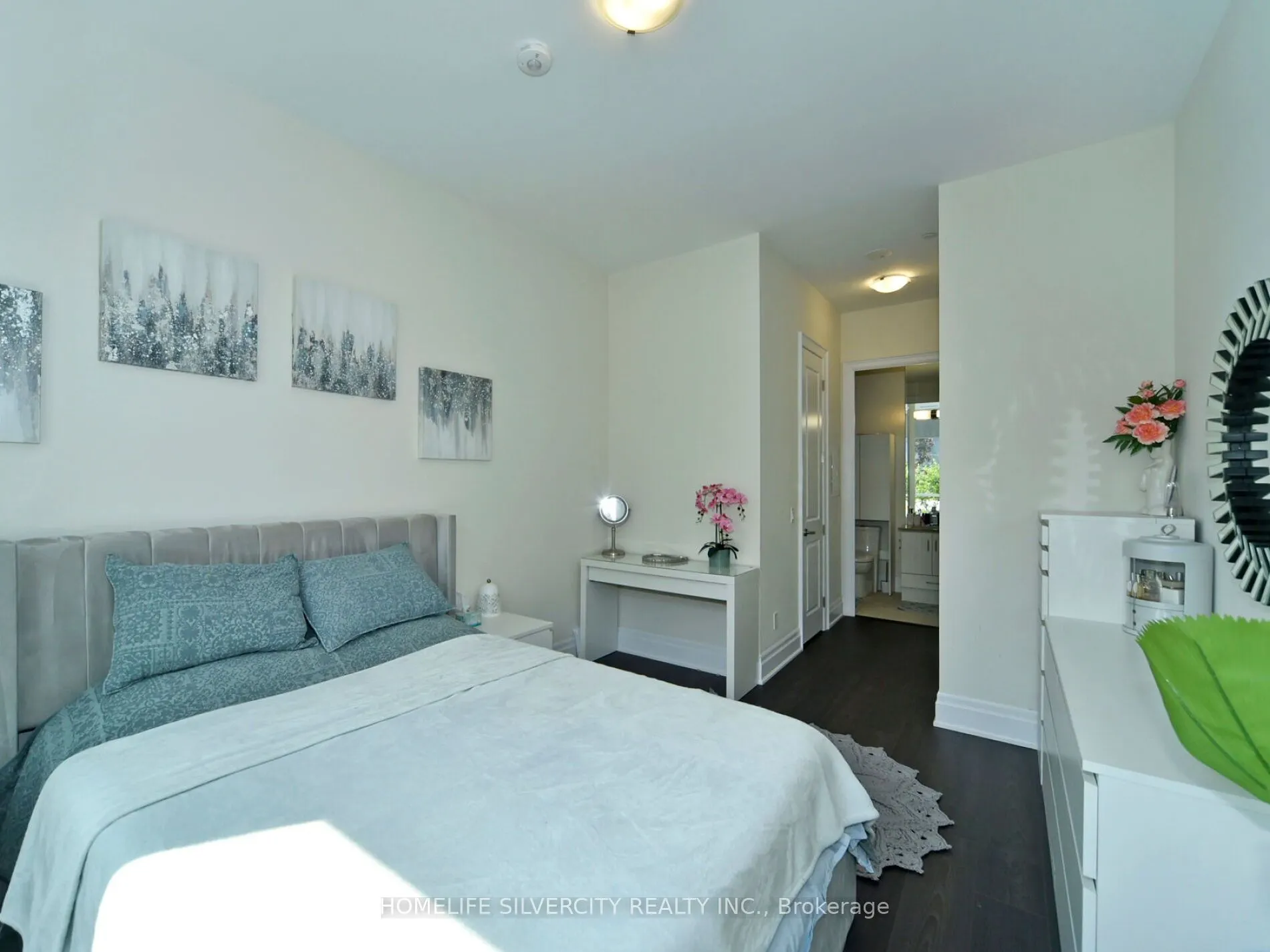 9075 Jane Street, #111