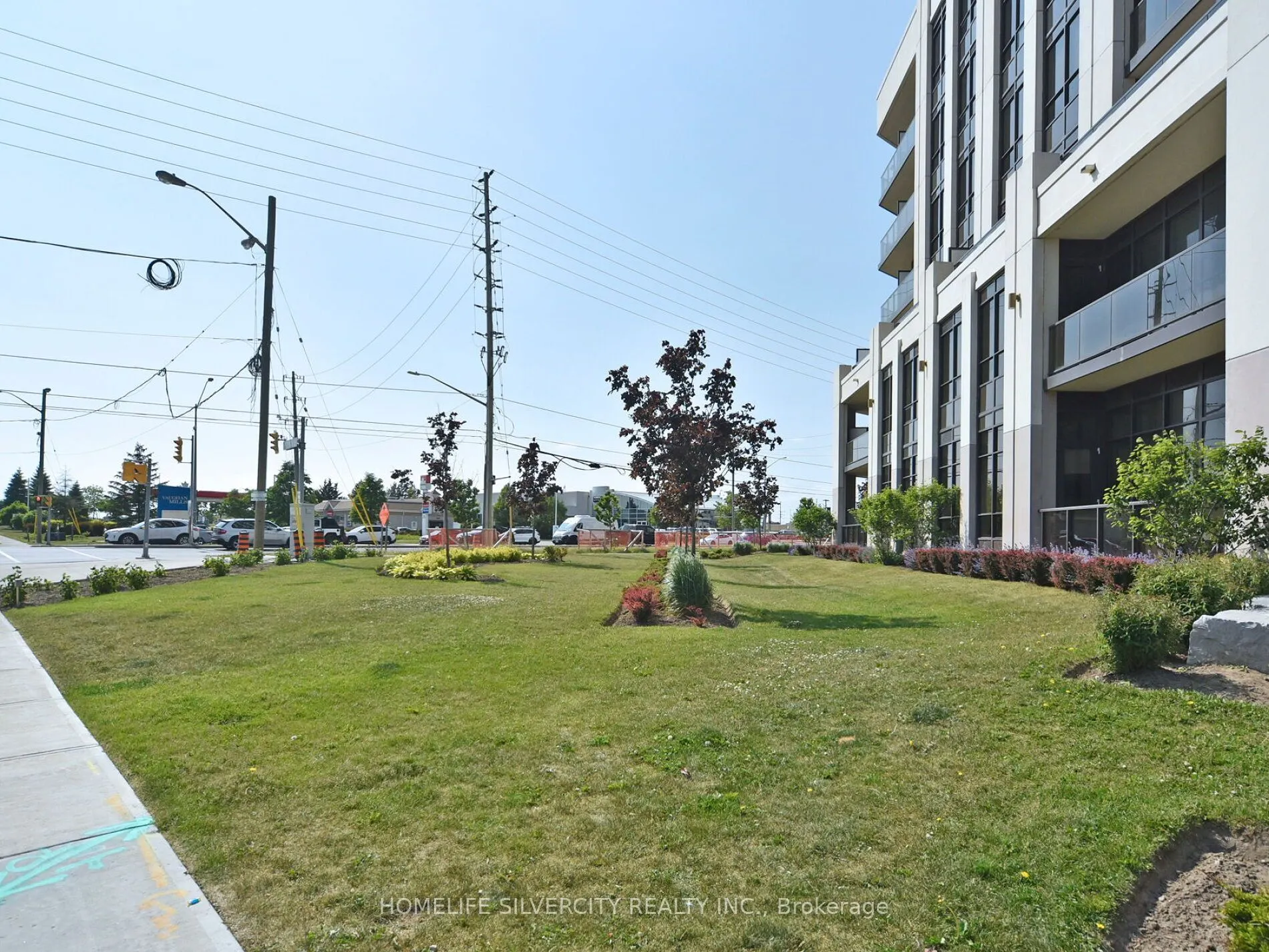 9075 Jane Street, #111