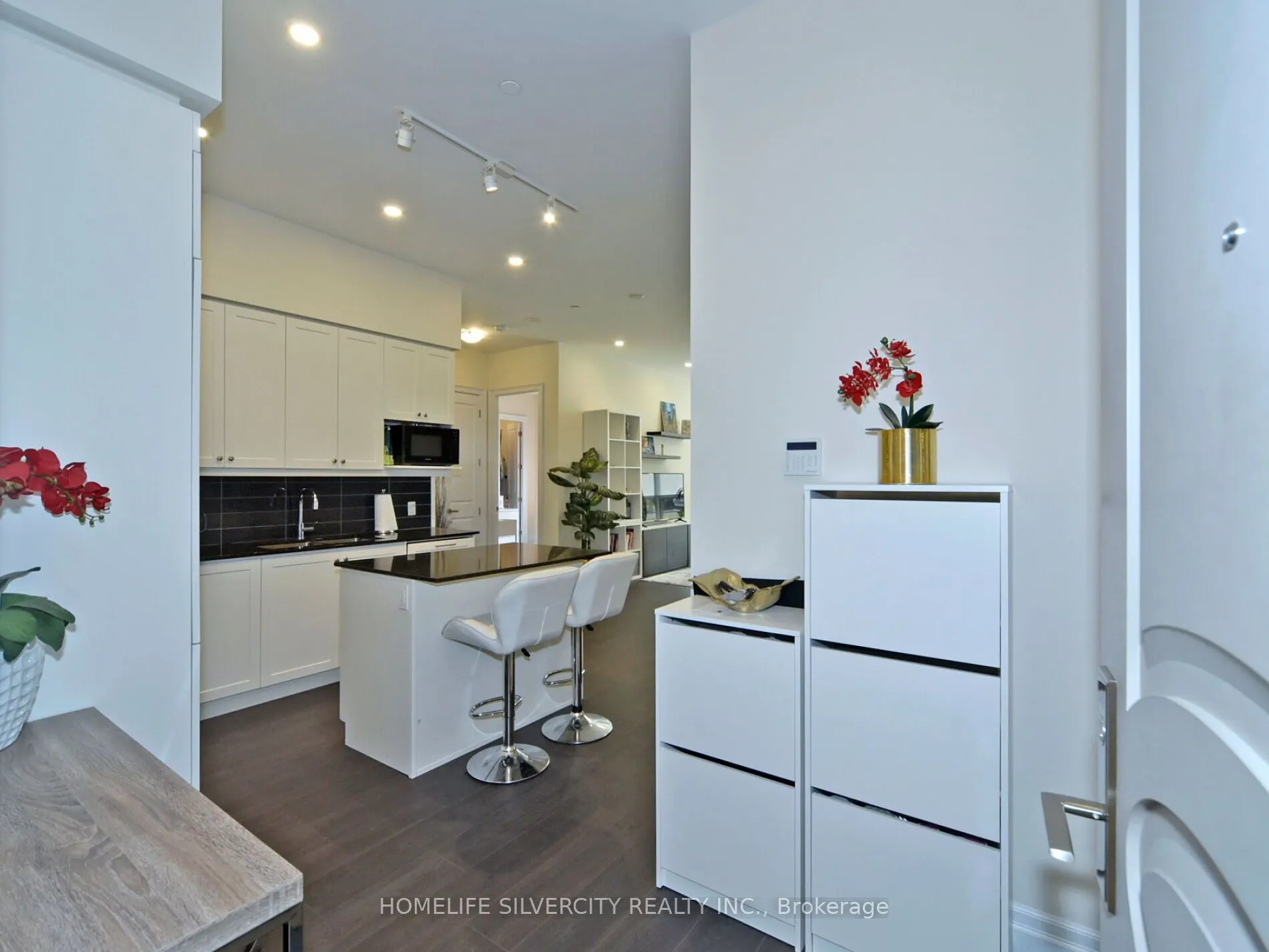 9075 Jane Street, #111