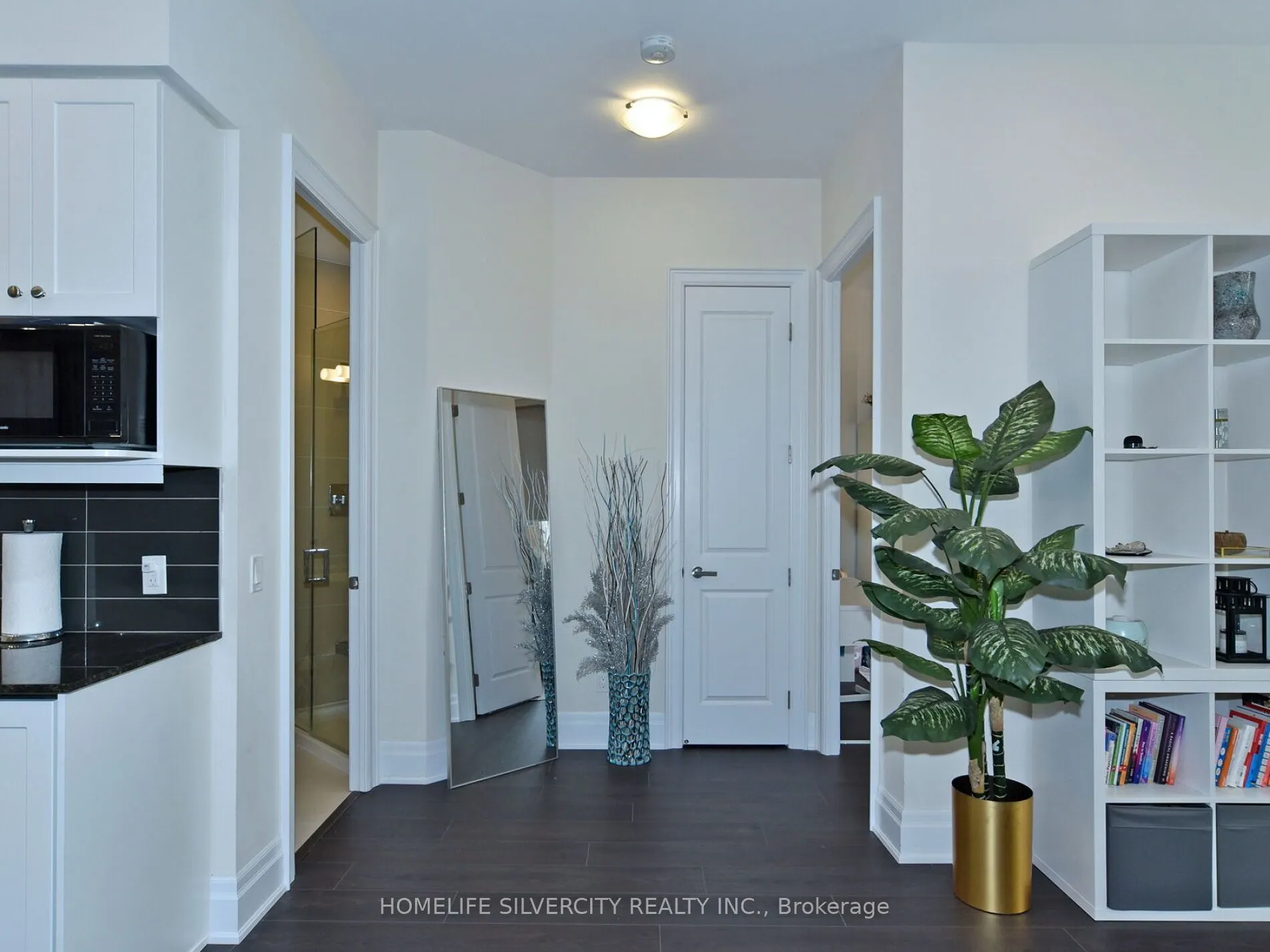 9075 Jane Street, #111