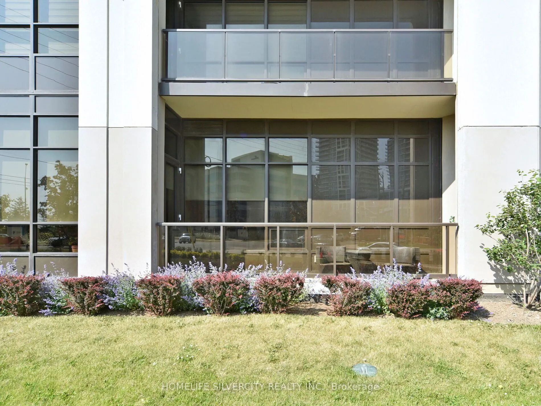9075 Jane Street, #111