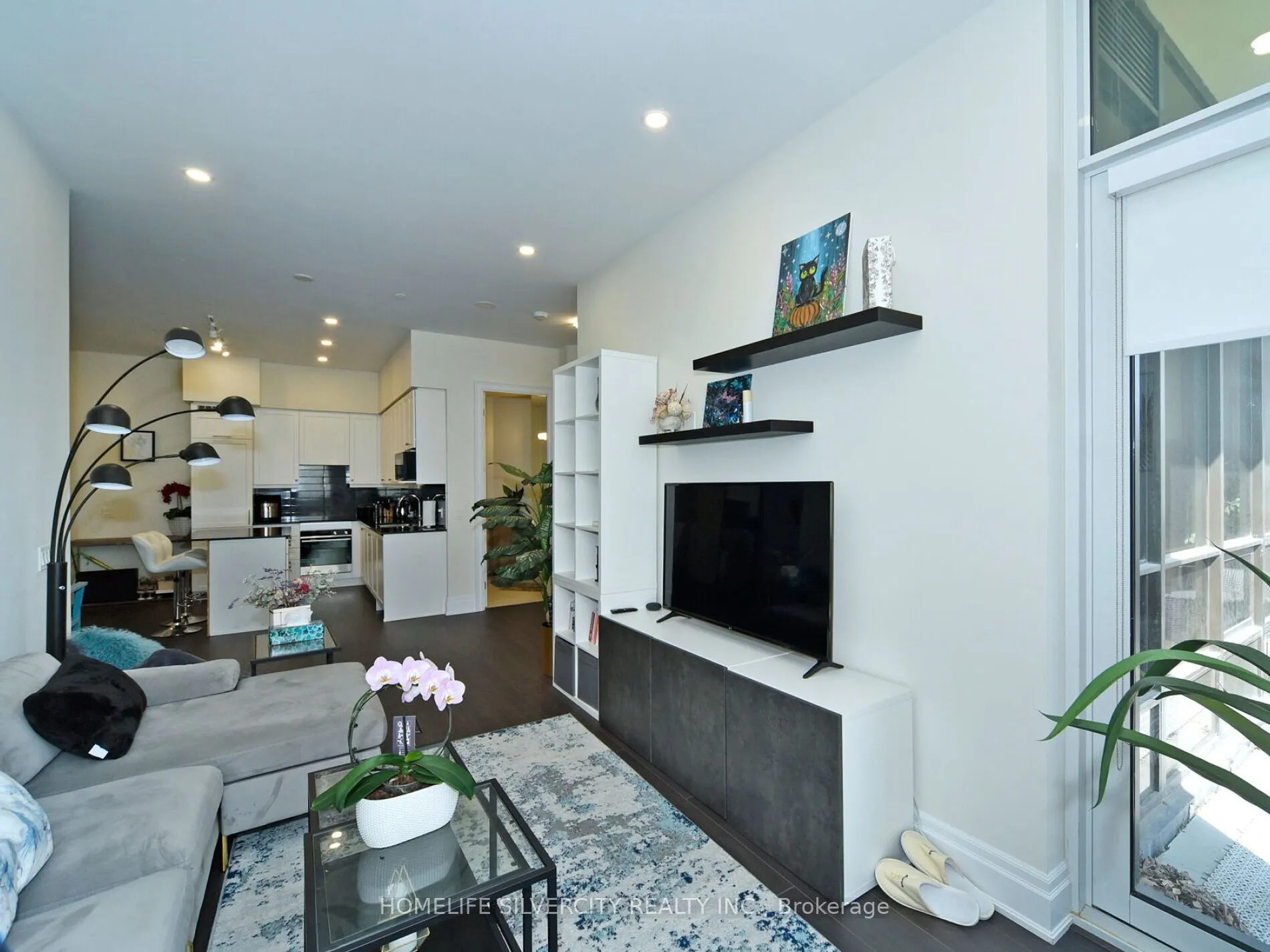 9075 Jane Street, #111