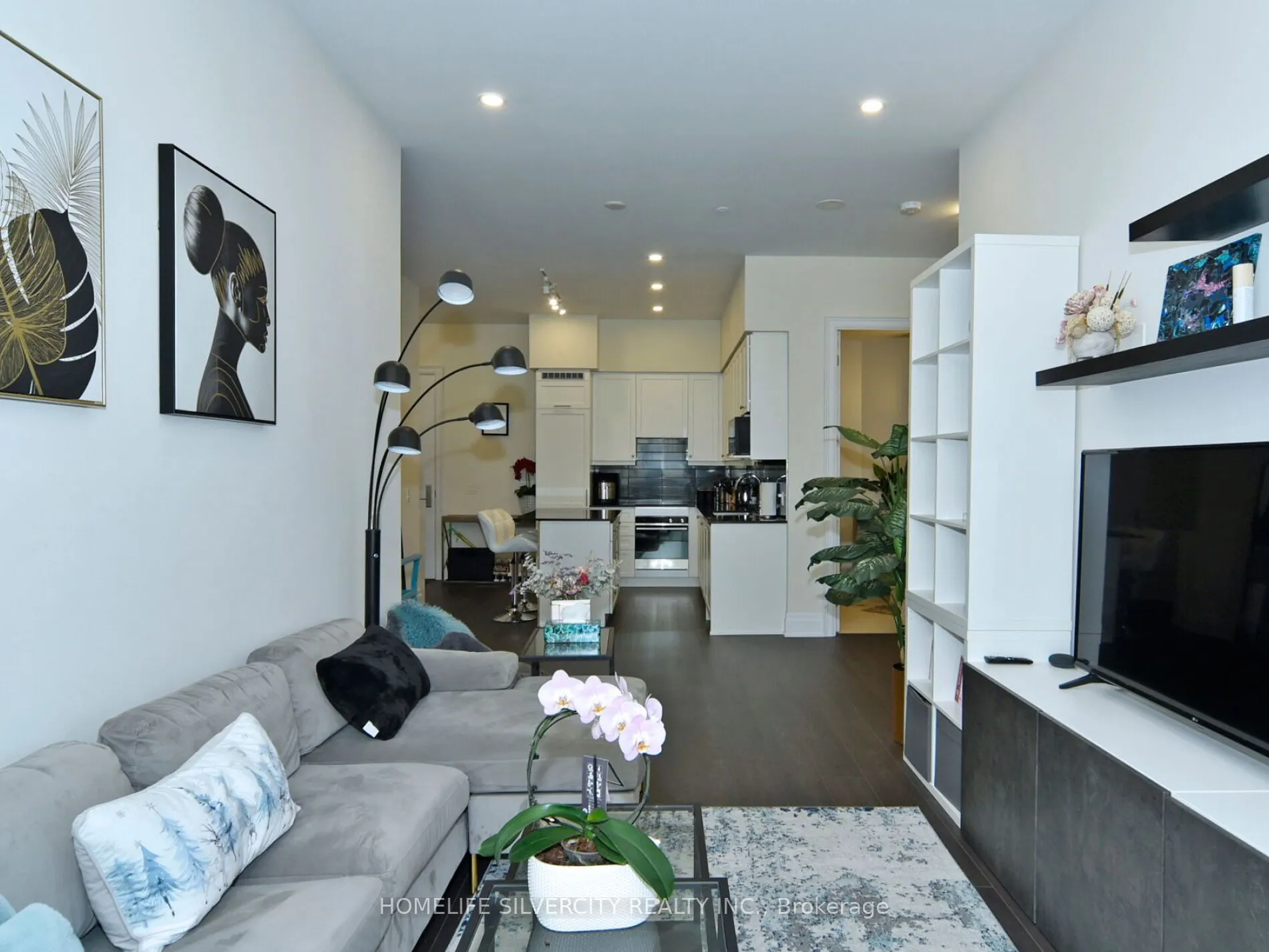 9075 Jane Street, #111