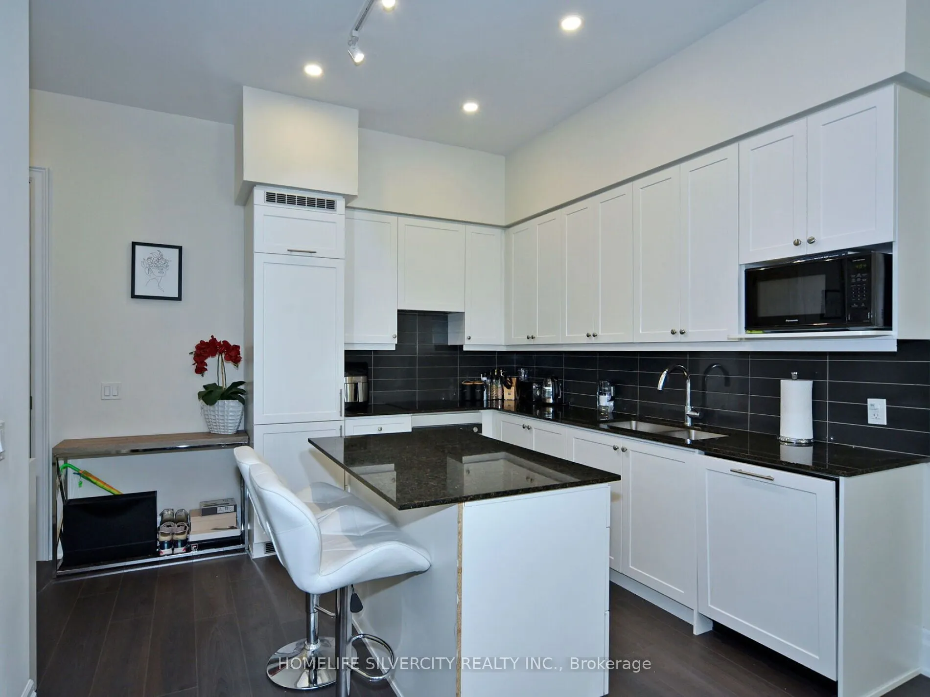 9075 Jane Street, #111