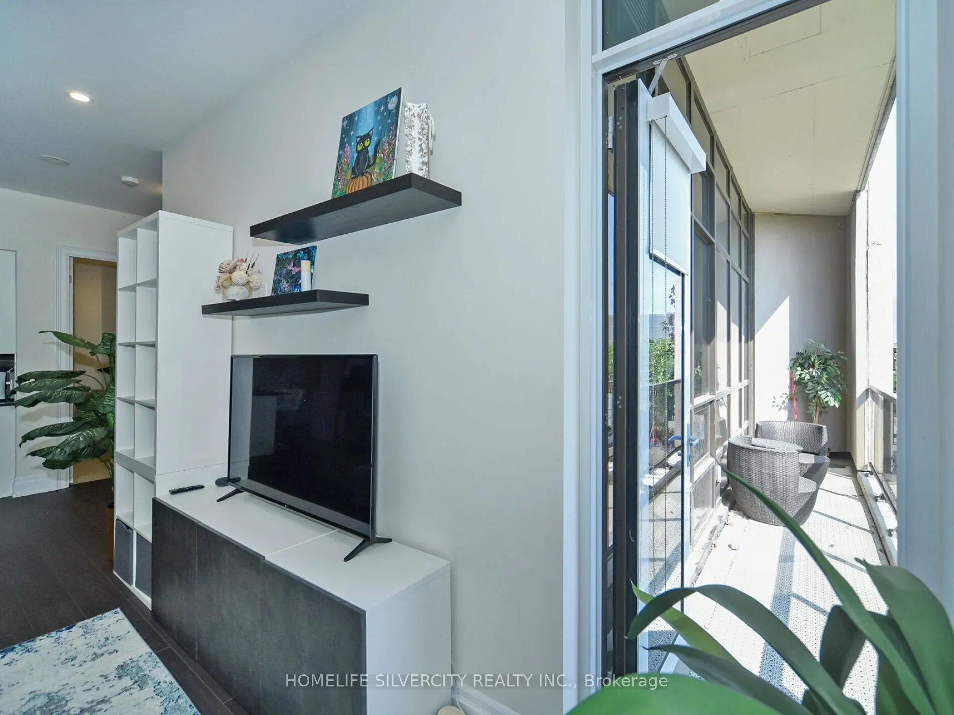9075 Jane Street, #111
