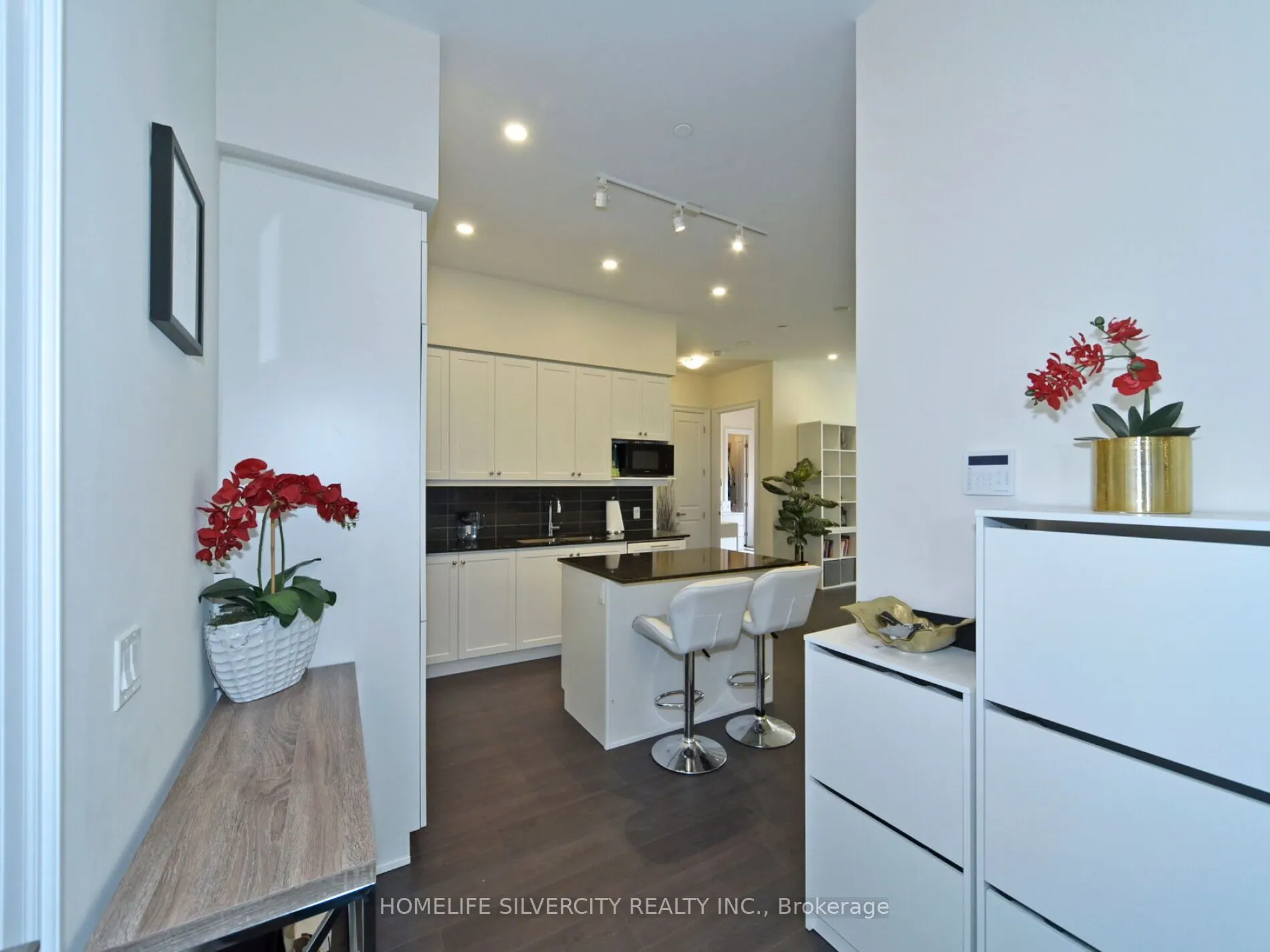 9075 Jane Street, #111
