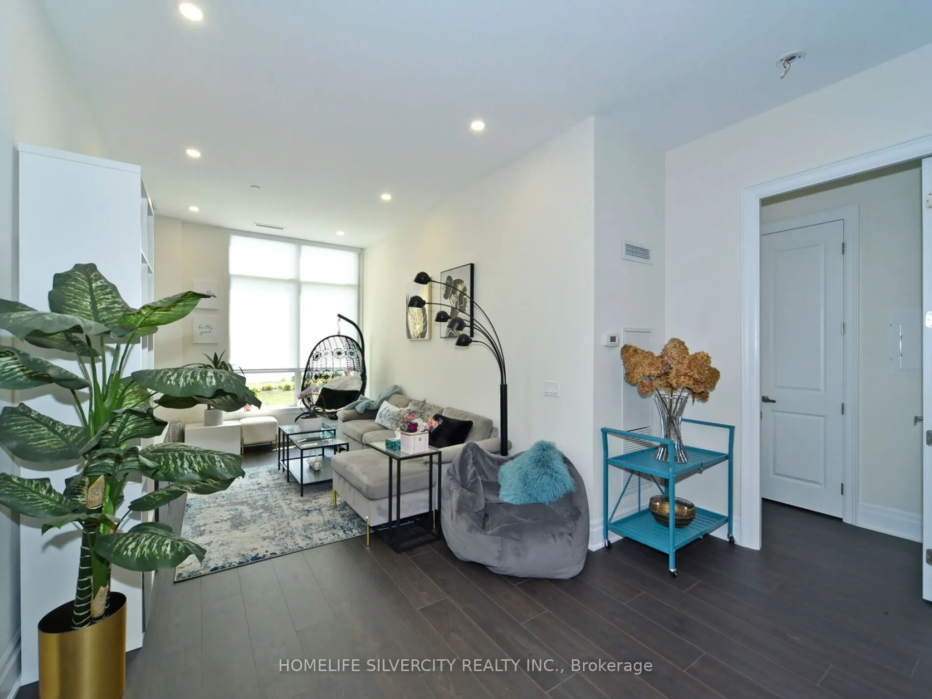 9075 Jane Street, #111