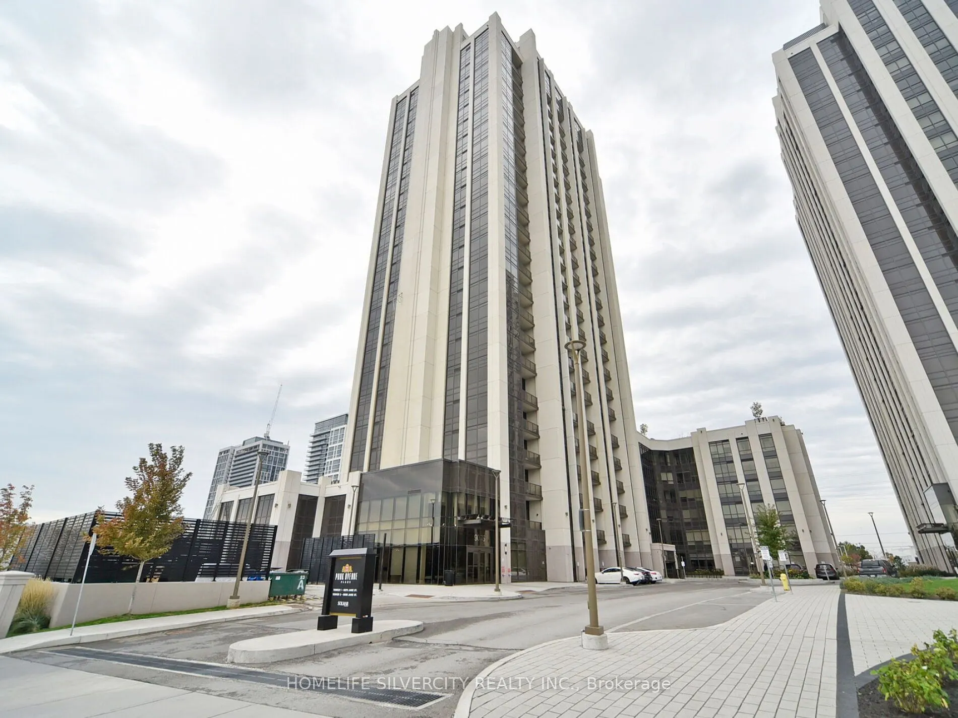 9075 Jane Street, #111