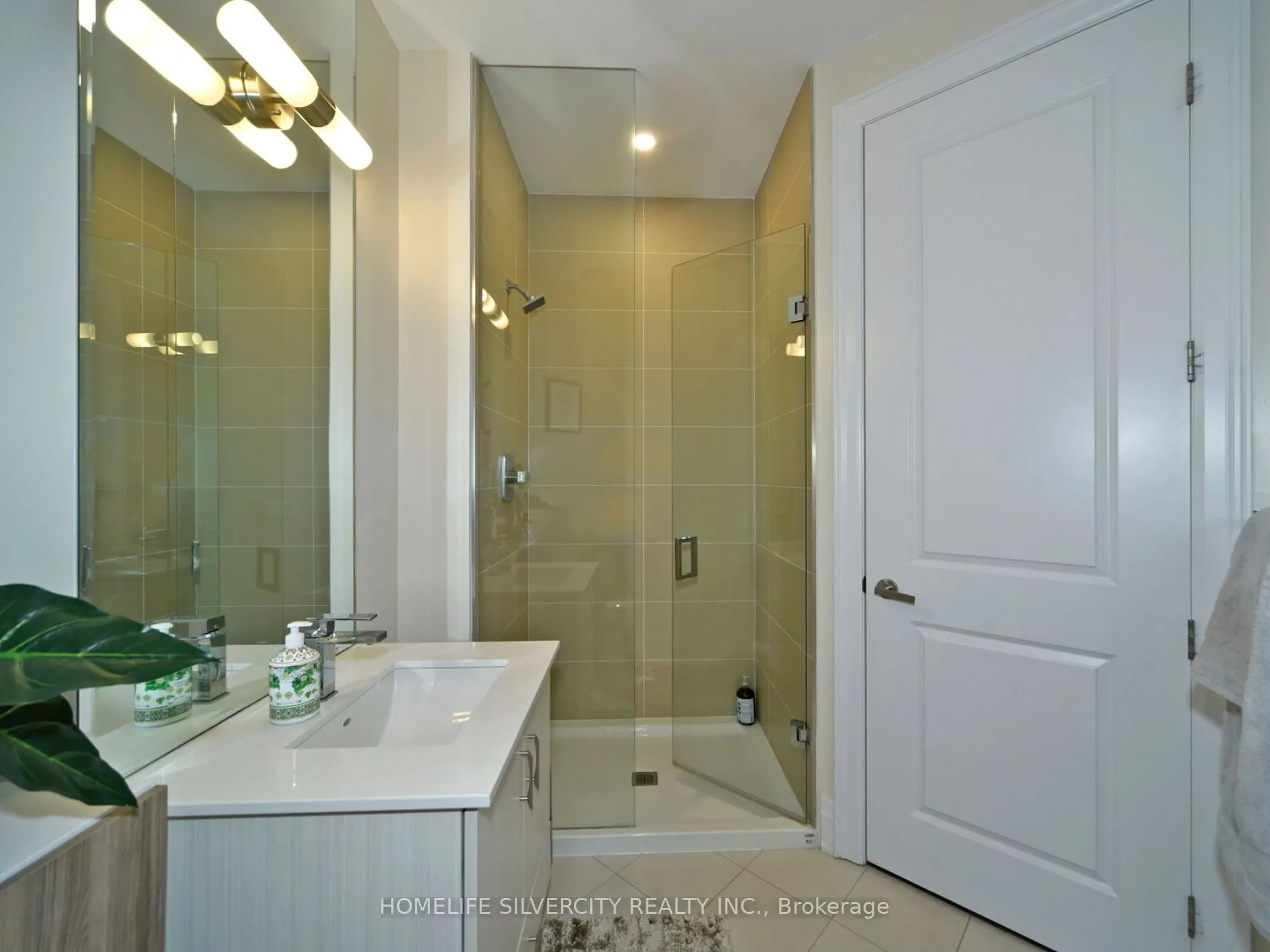 9075 Jane Street, #111