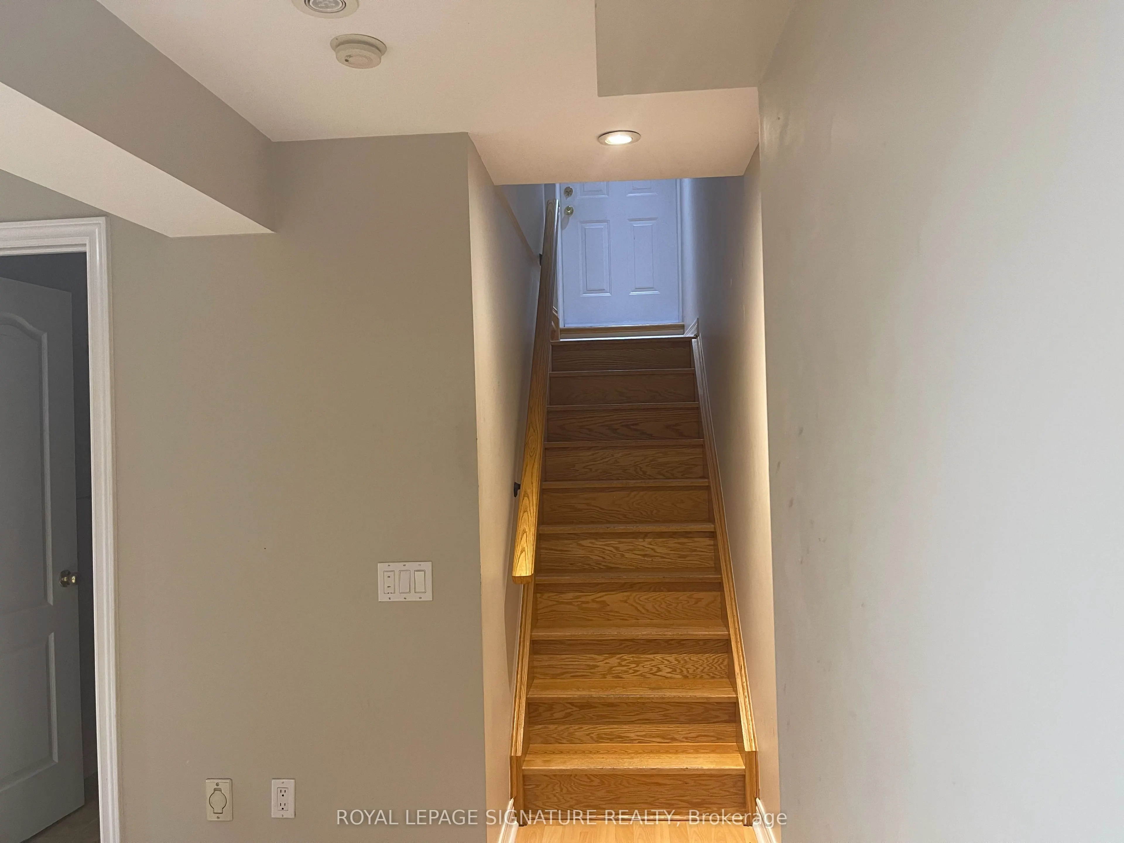 56 National Pine Drive, #Lower