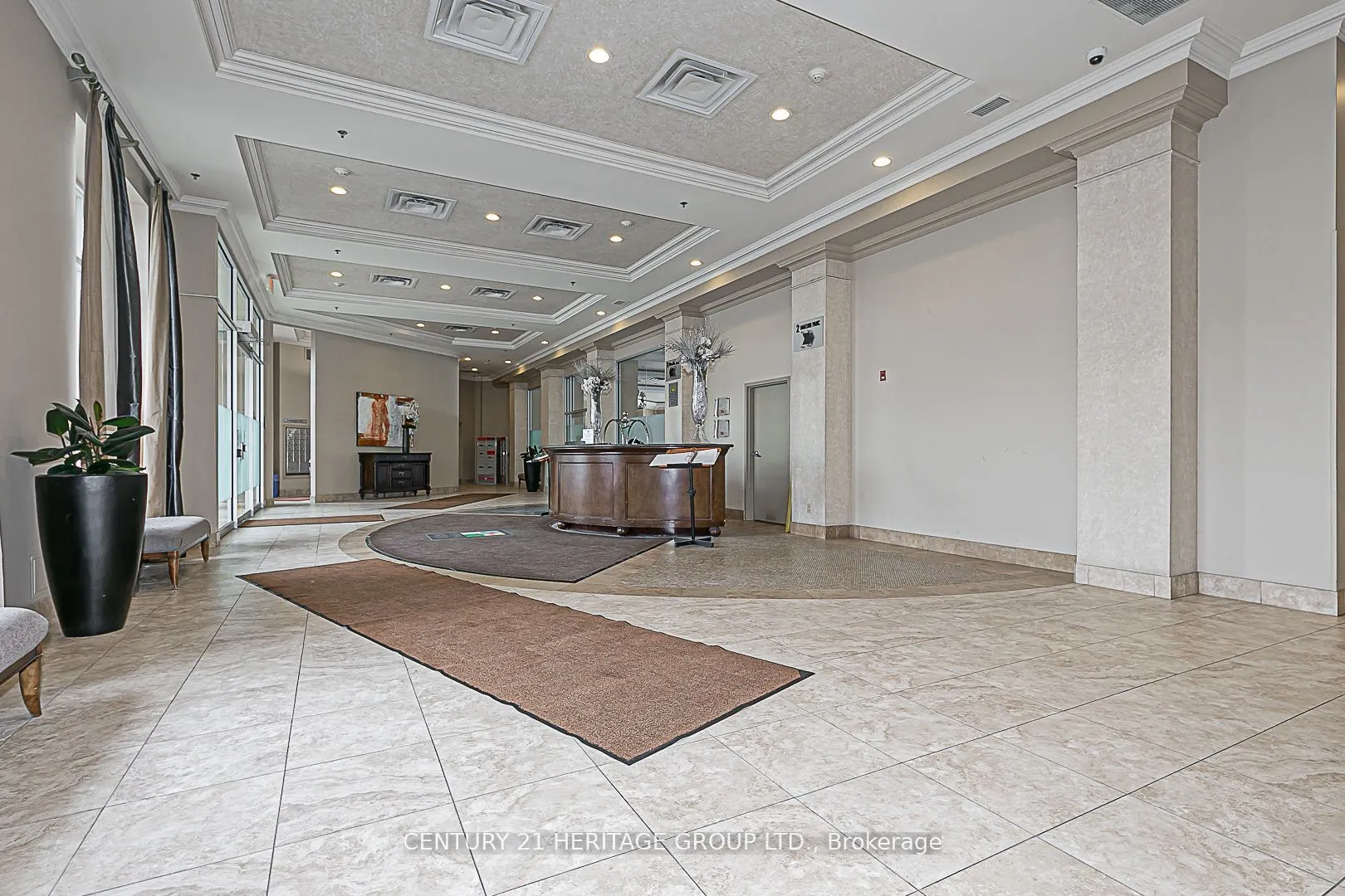 8 Maison Parc Court, #305