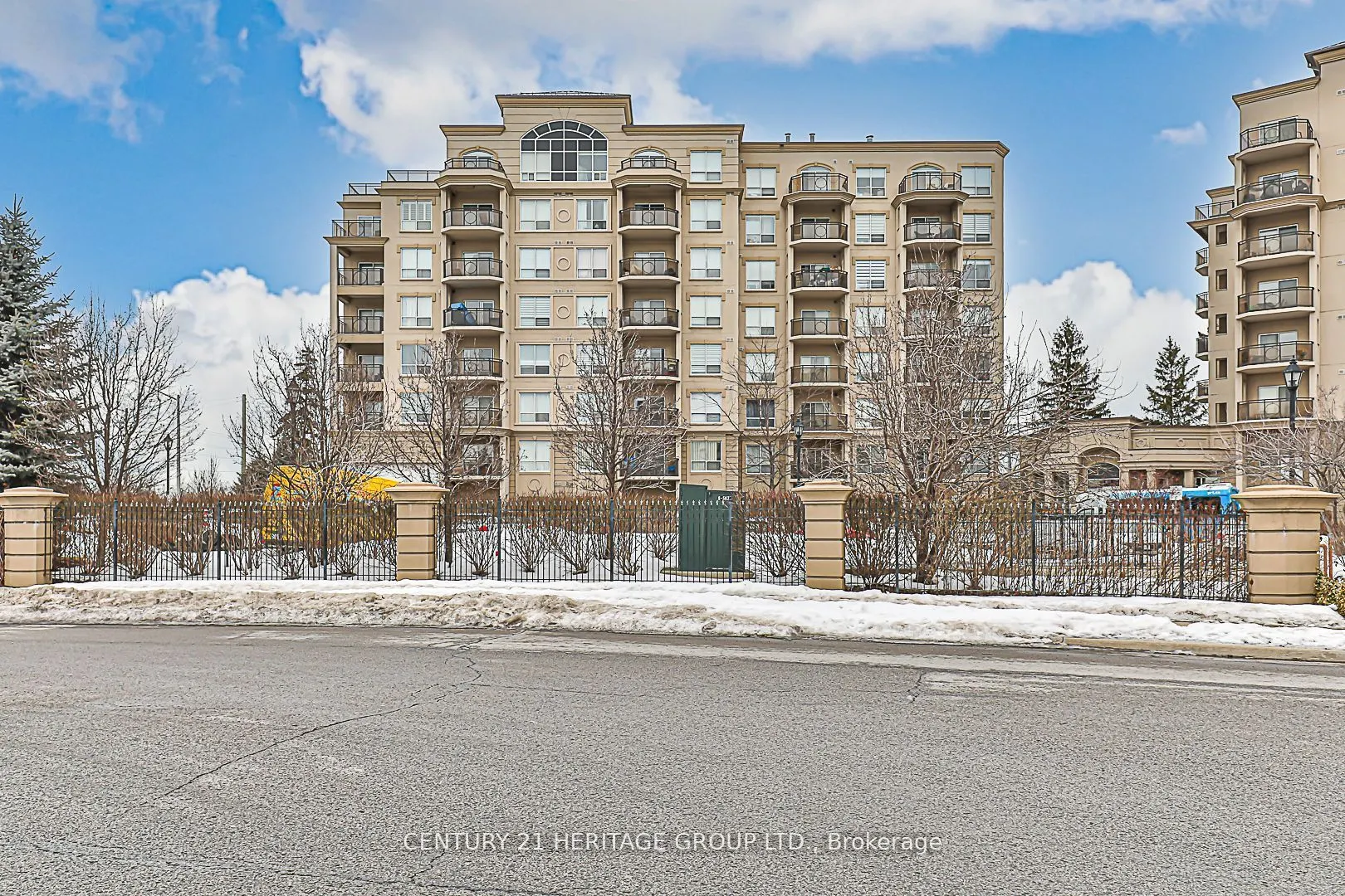 8 Maison Parc Court, #305