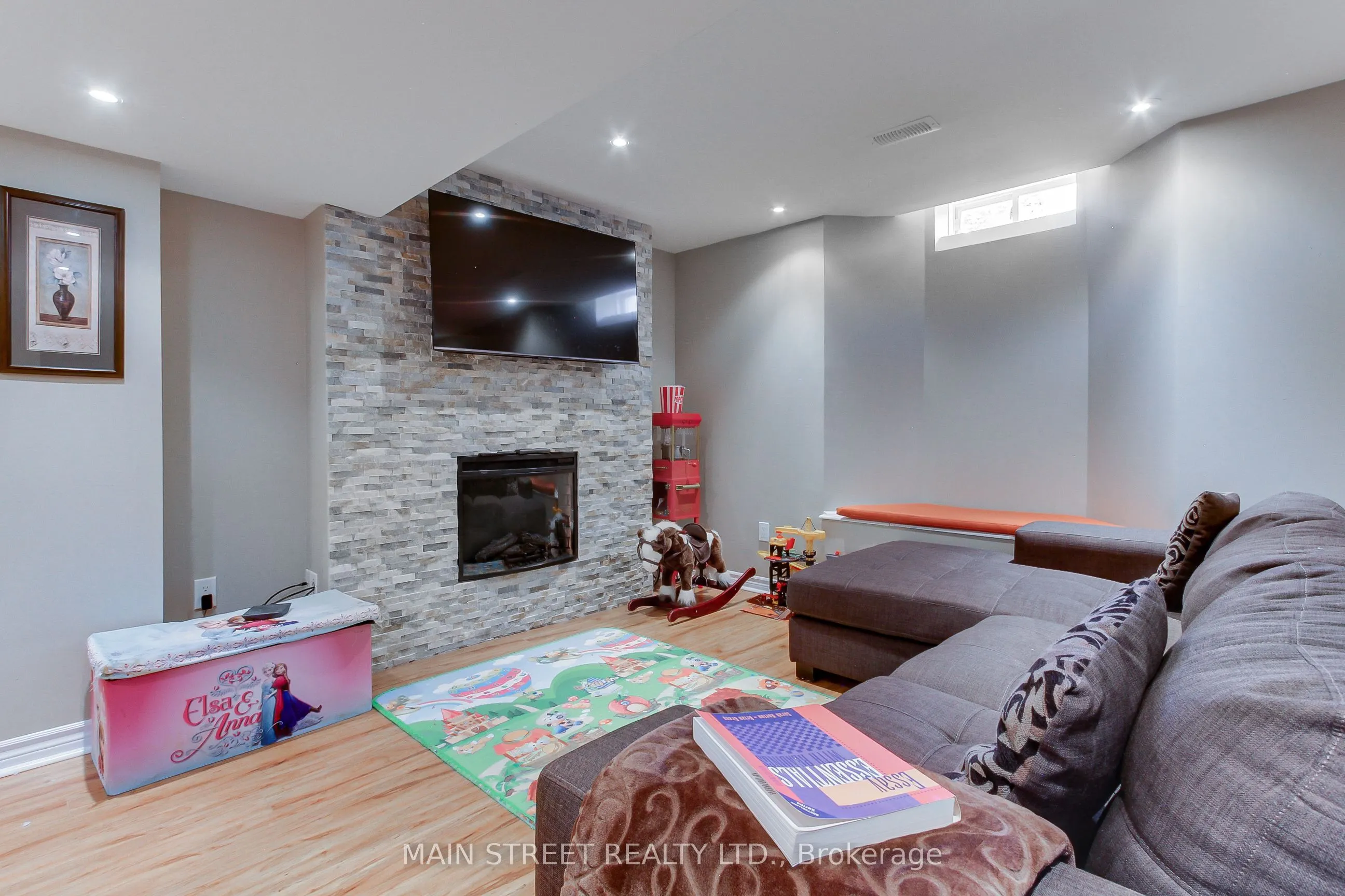 6 Amstel Avenue
