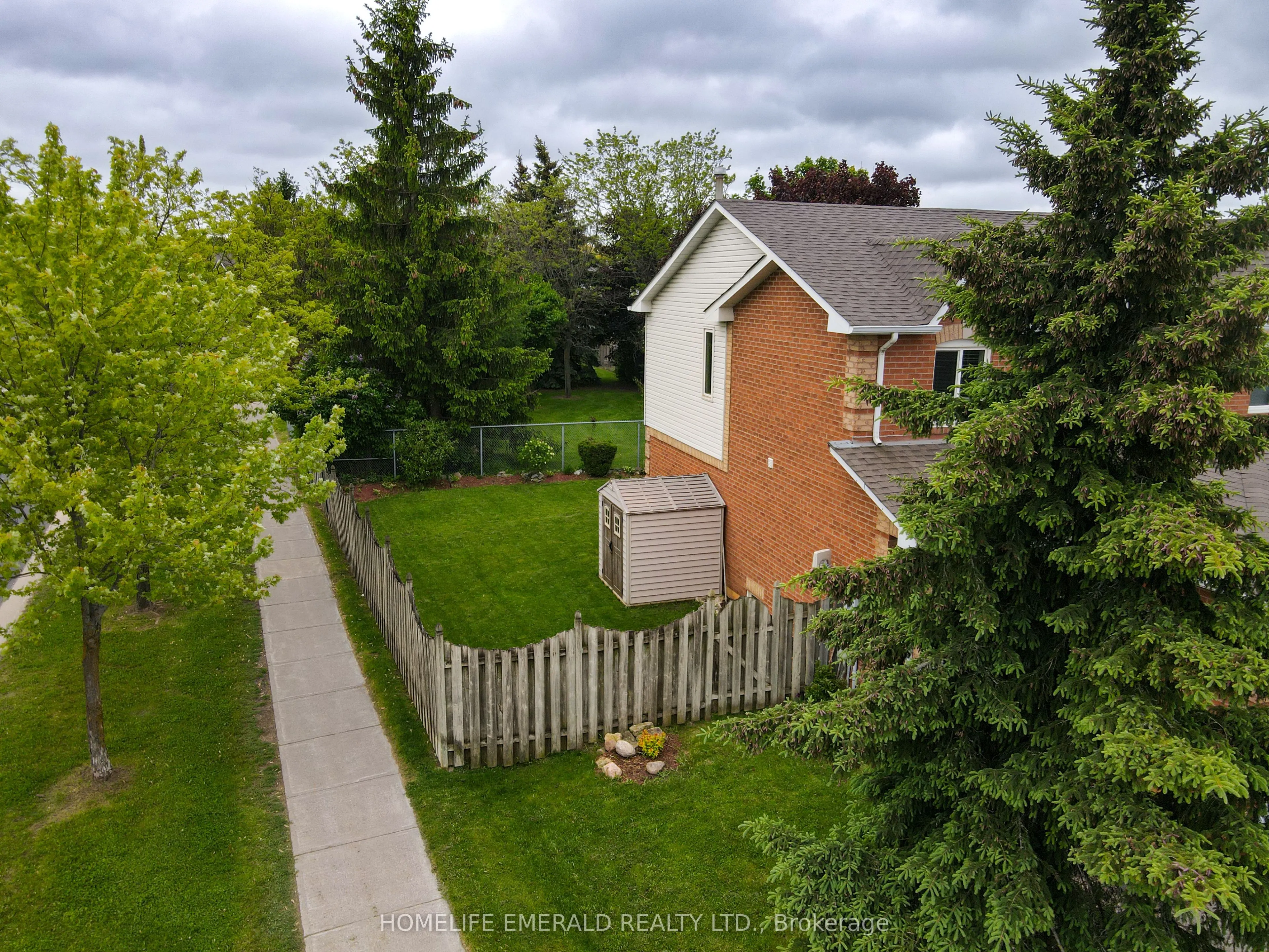 1 Potter Crescent