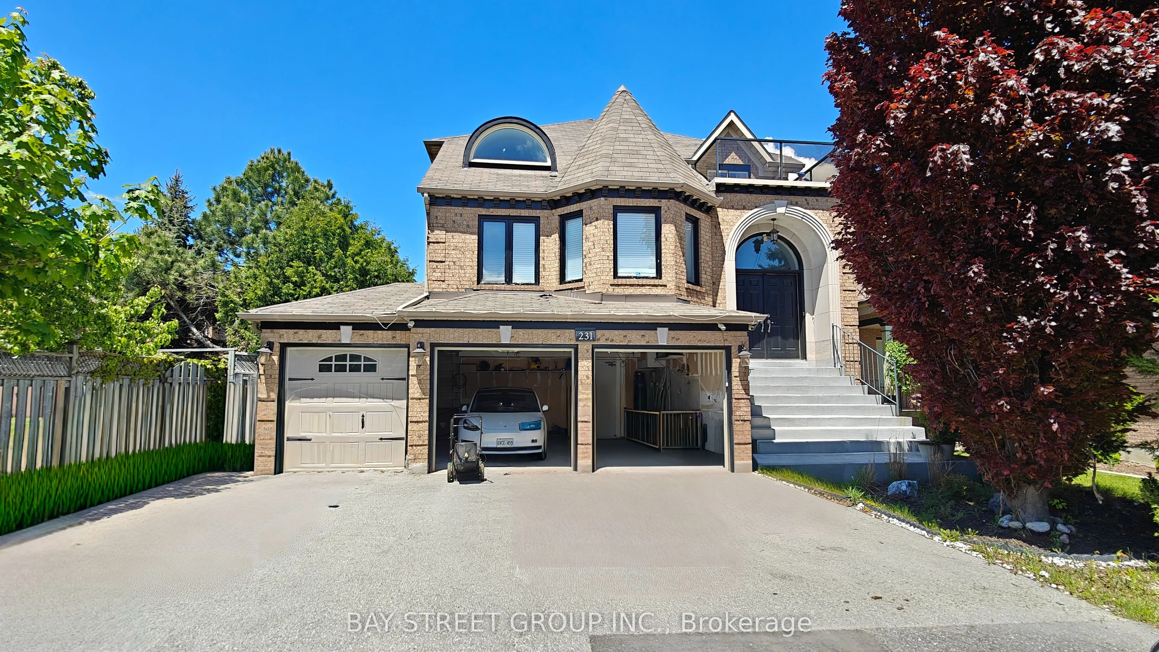 231 Shaftsbury Avenue N