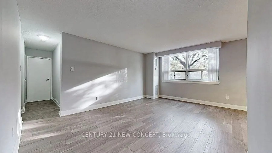 7451 Yonge Street, #101