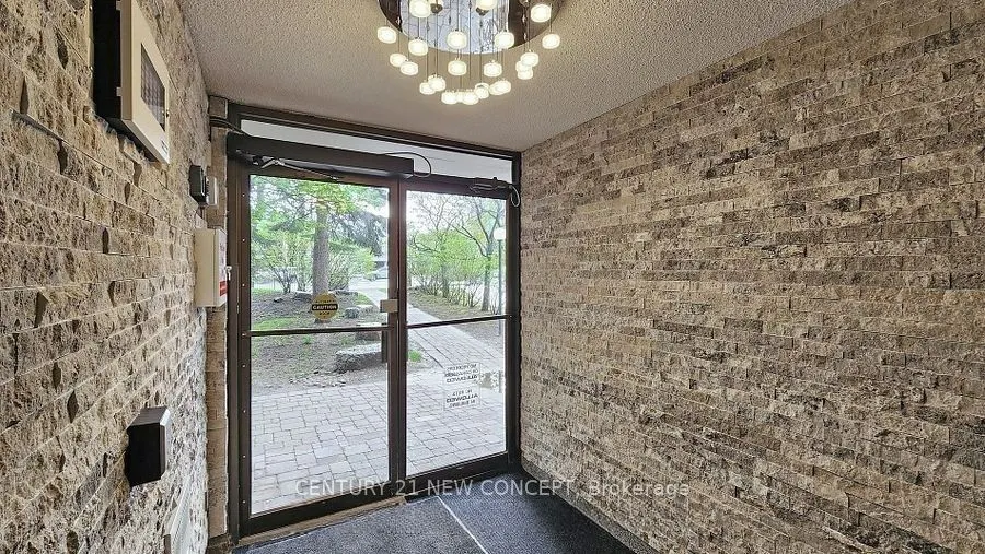 7451 Yonge Street, #101