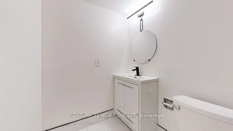 7451 Yonge Street, #101