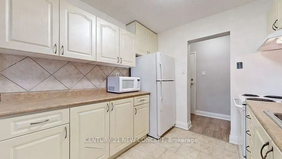 7451 Yonge Street, #101
