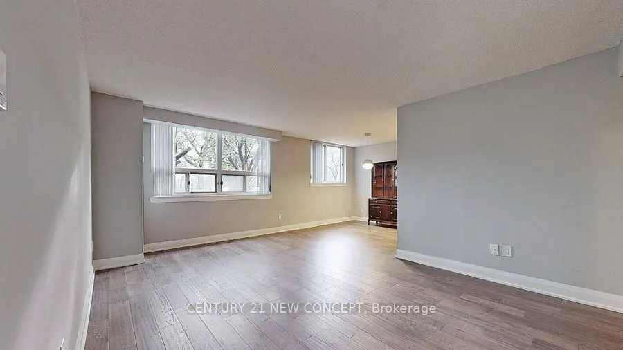 7451 Yonge Street, #101