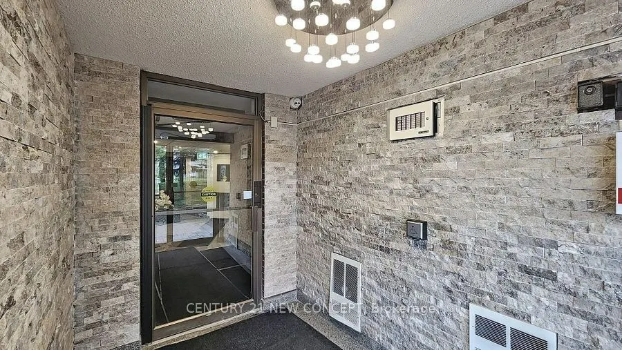 7451 Yonge Street, #101