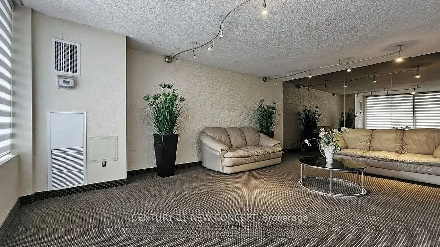 7451 Yonge Street, #101
