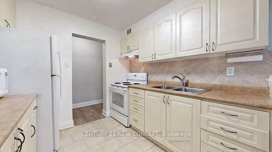 7451 Yonge Street, #101