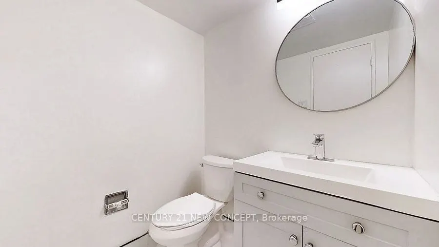 7451 Yonge Street, #101