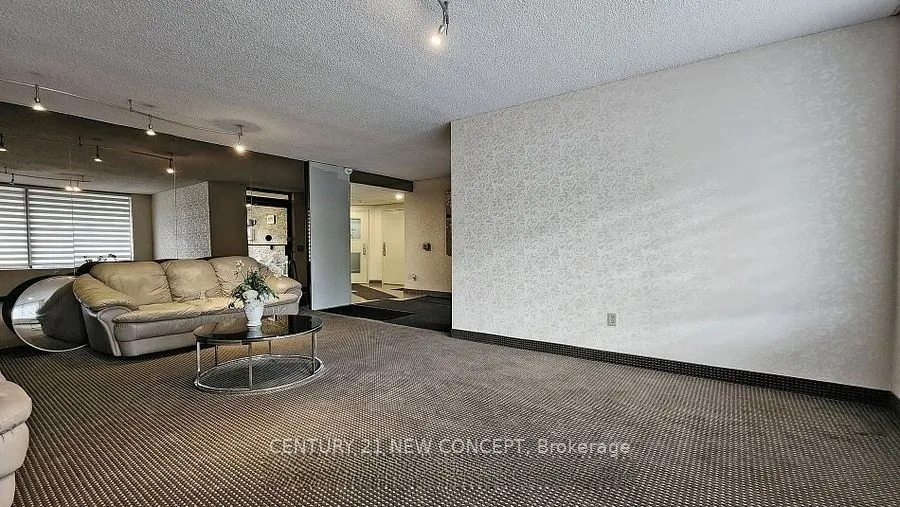 7451 Yonge Street, #101
