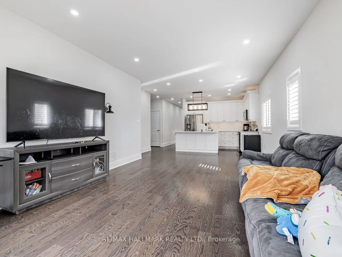 1538 Farrow Crescent