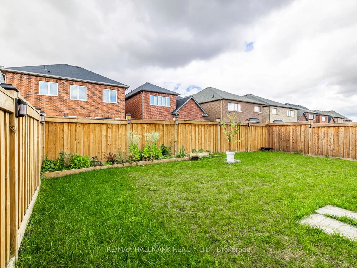1538 Farrow Crescent
