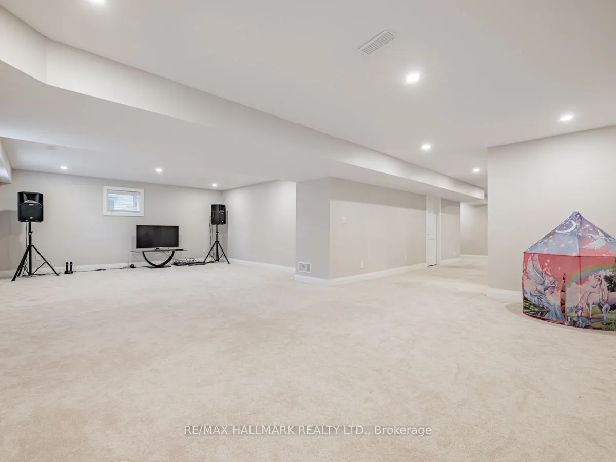 1538 Farrow Crescent