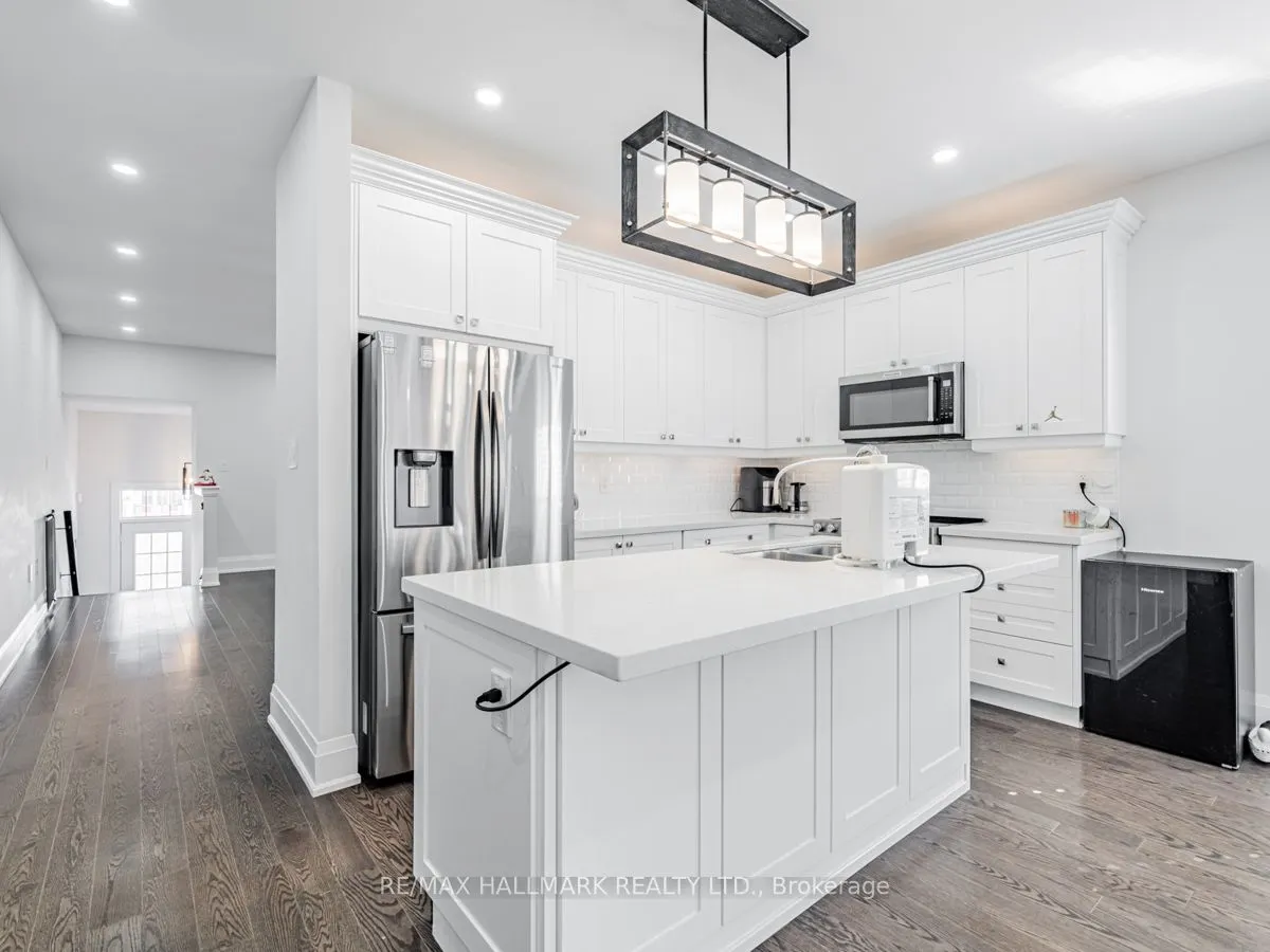 1538 Farrow Crescent