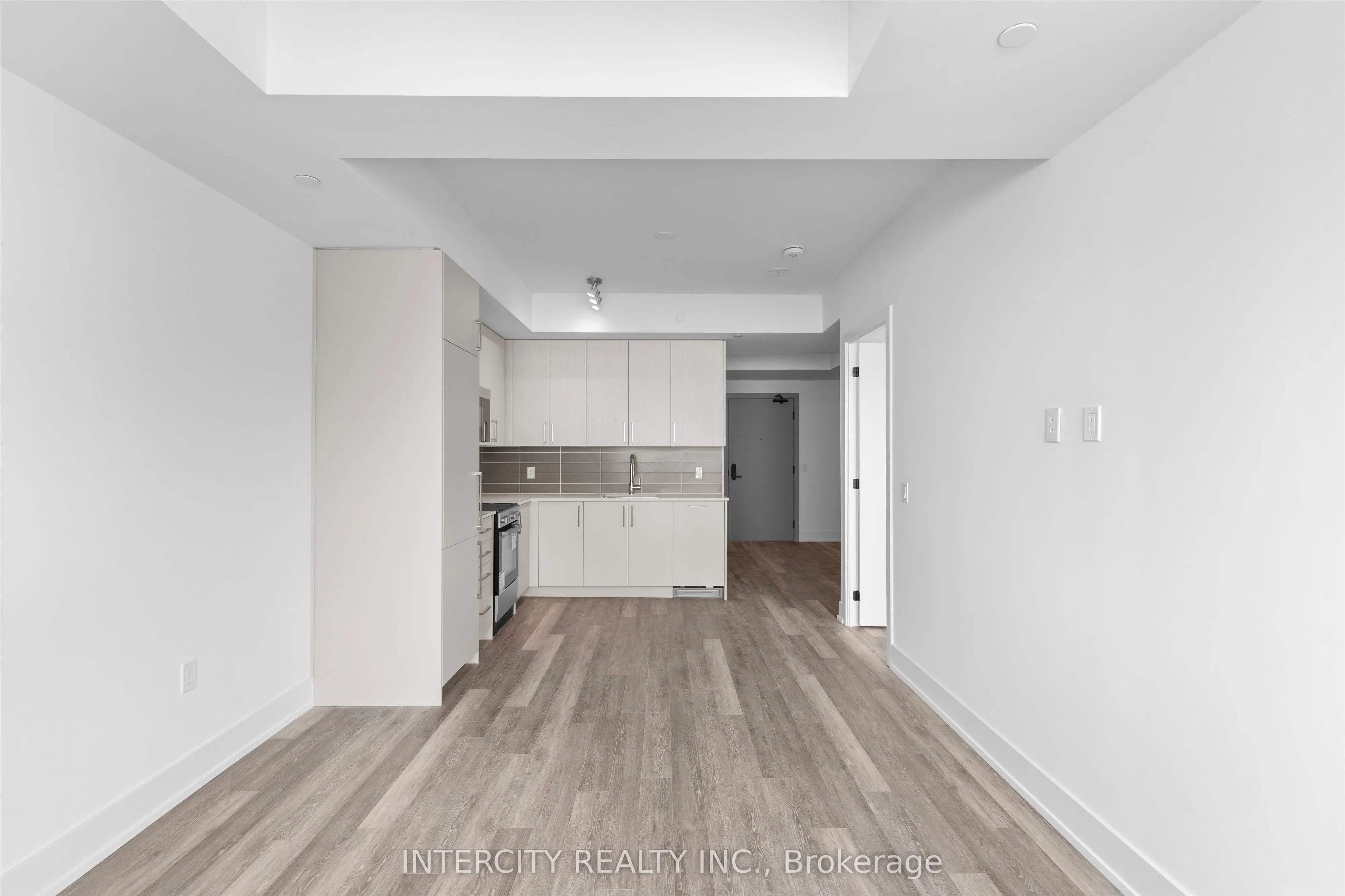 2075 King Road, #243
