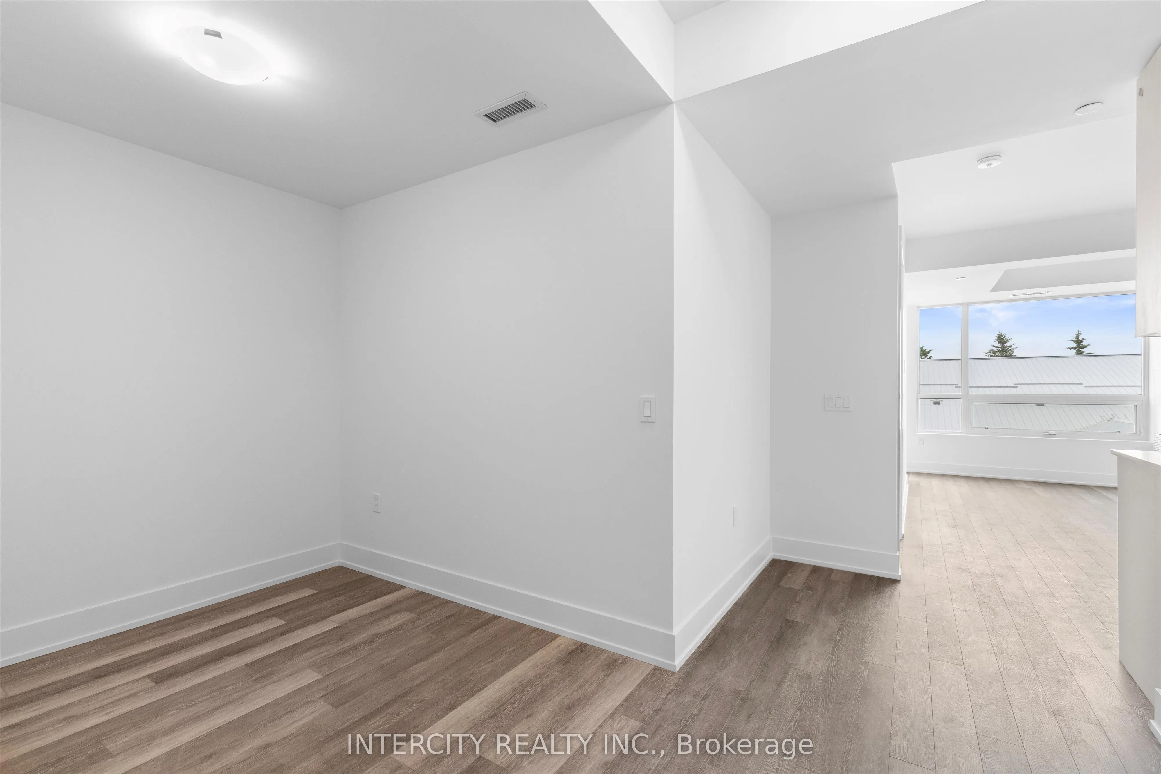 2075 King Road, #243