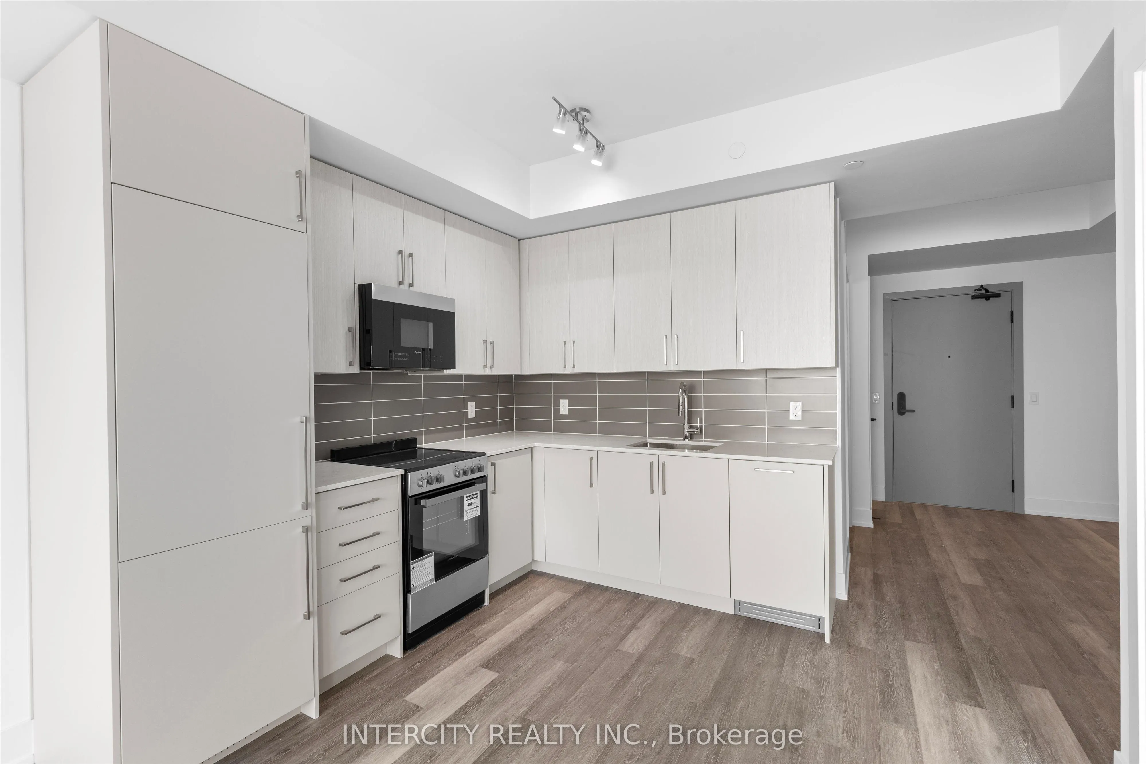 2075 King Road, #243