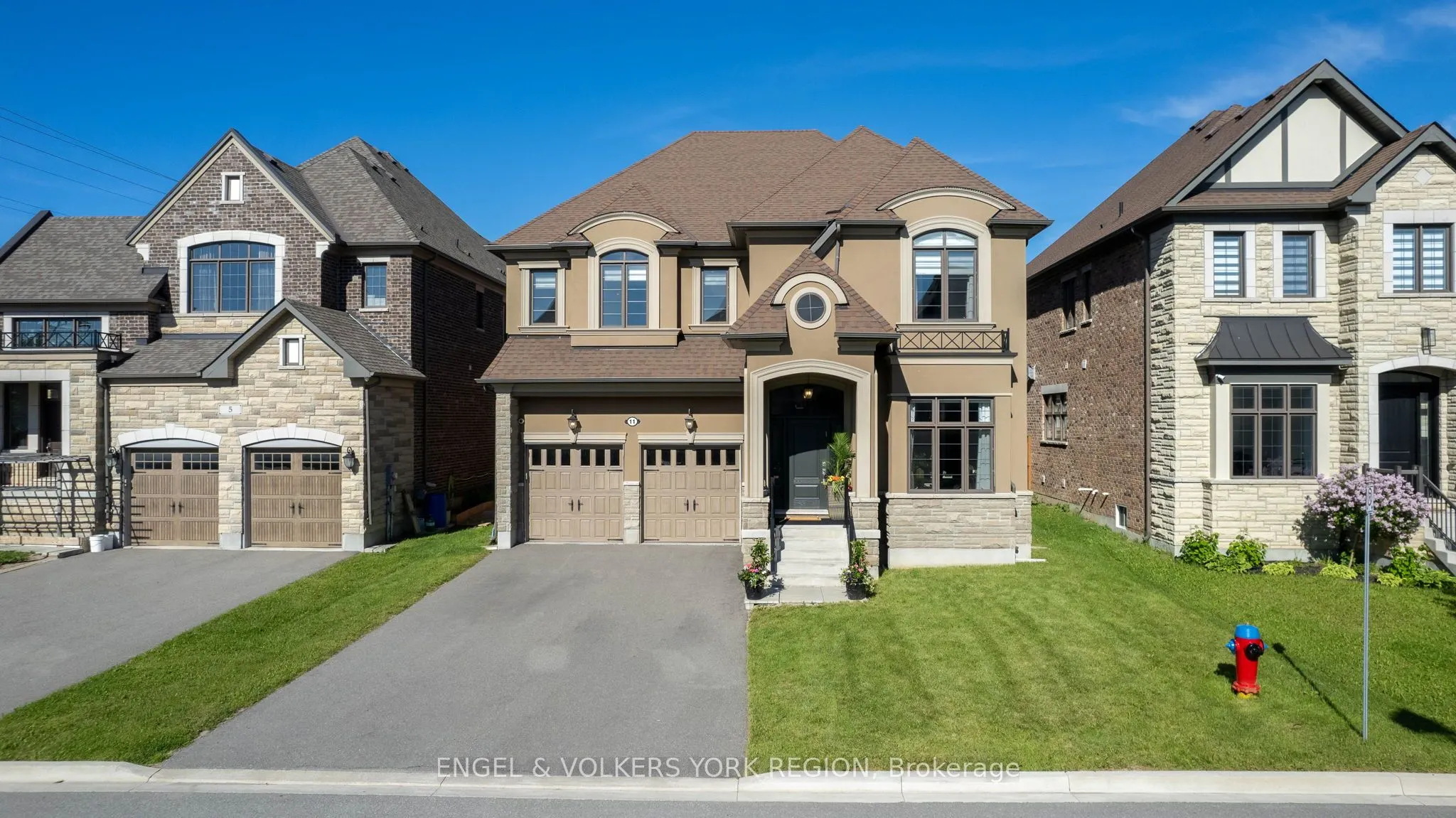 11 Cairns Gate