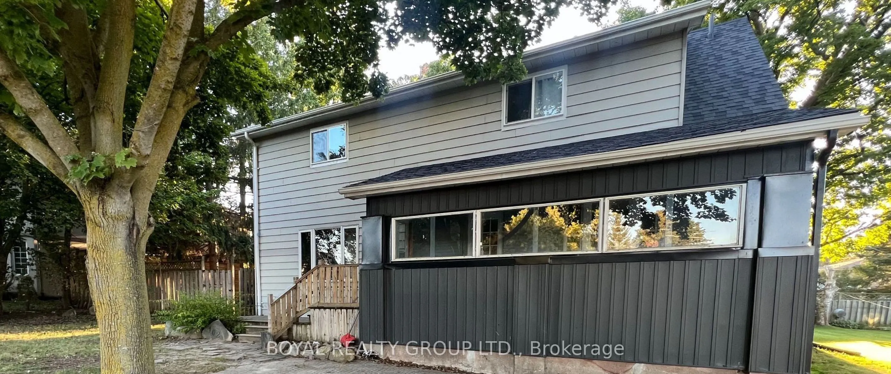 102 Queen Street S
