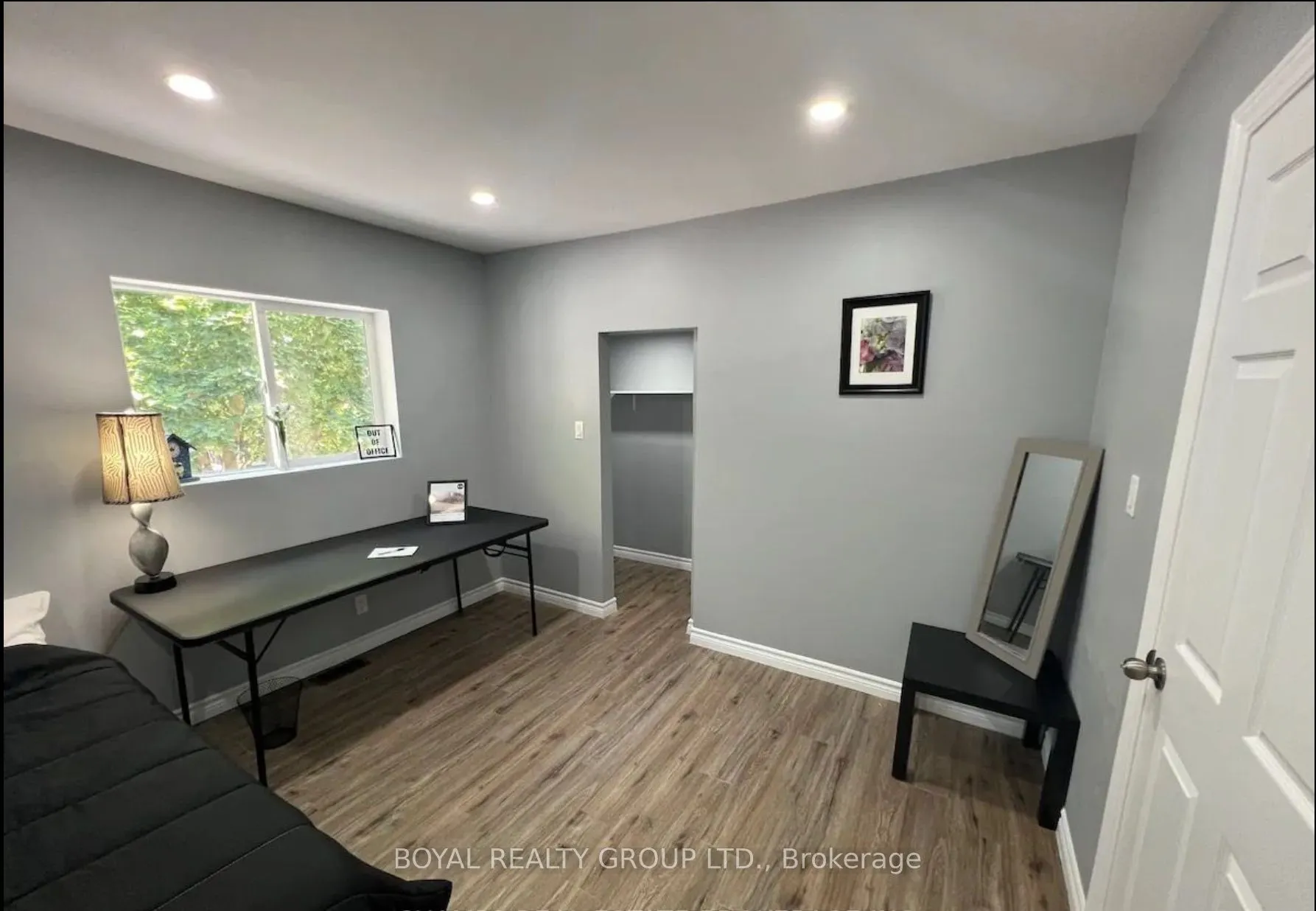 102 Queen Street S