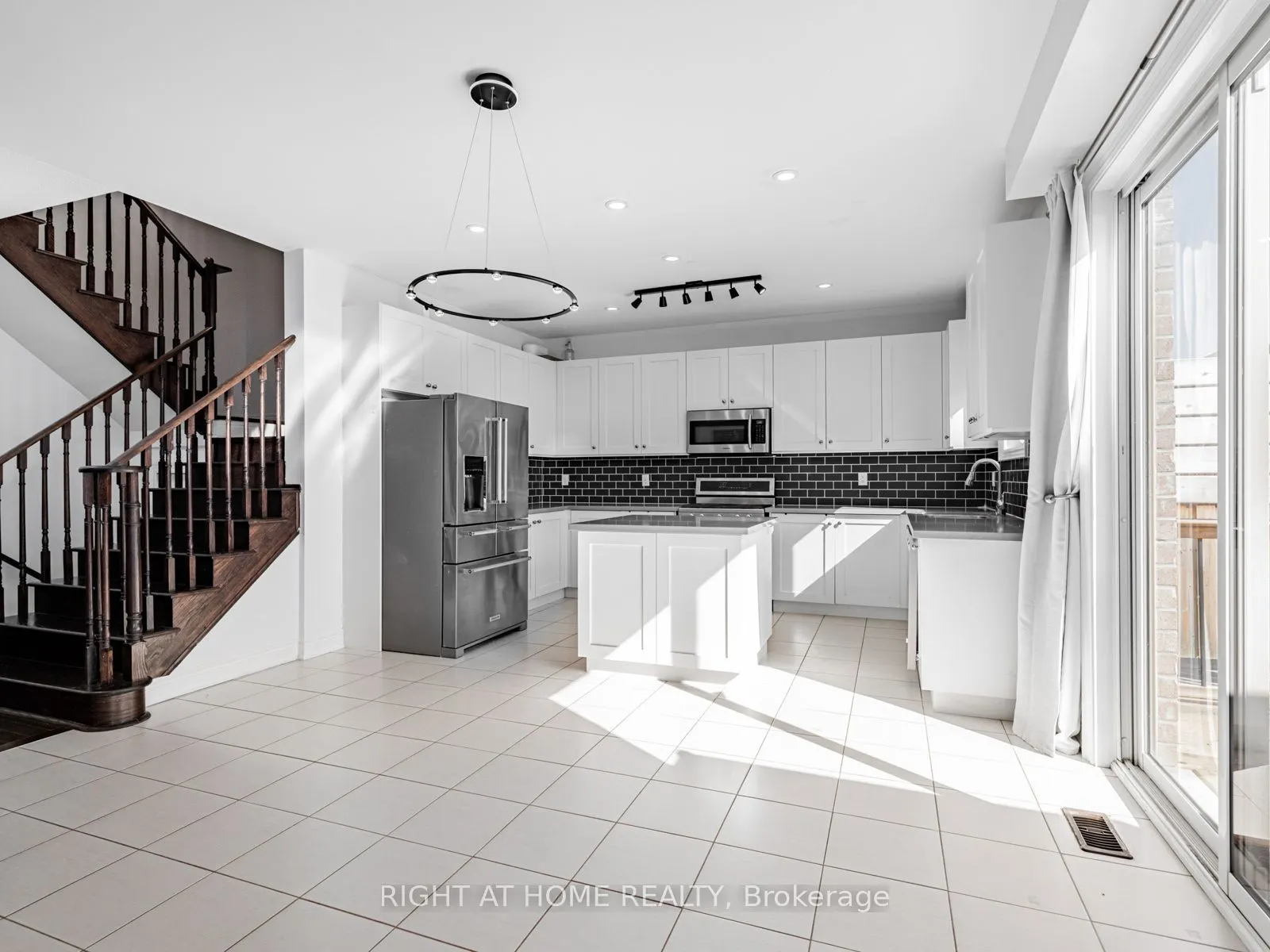214 Stevenson Crescent
