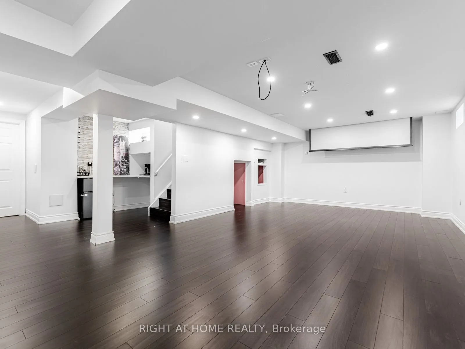 214 Stevenson Crescent