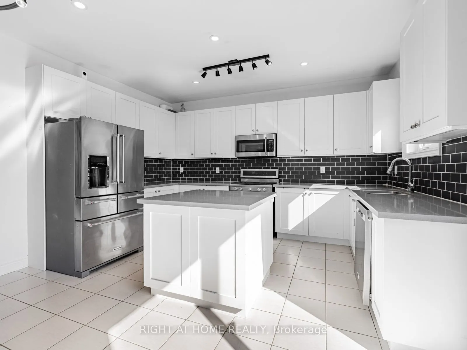 214 Stevenson Crescent