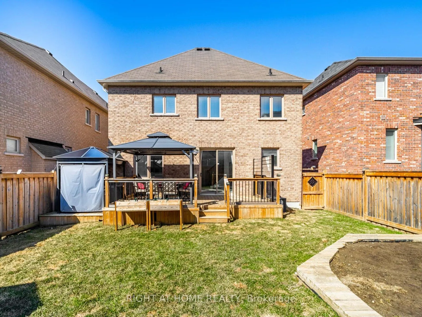 214 Stevenson Crescent