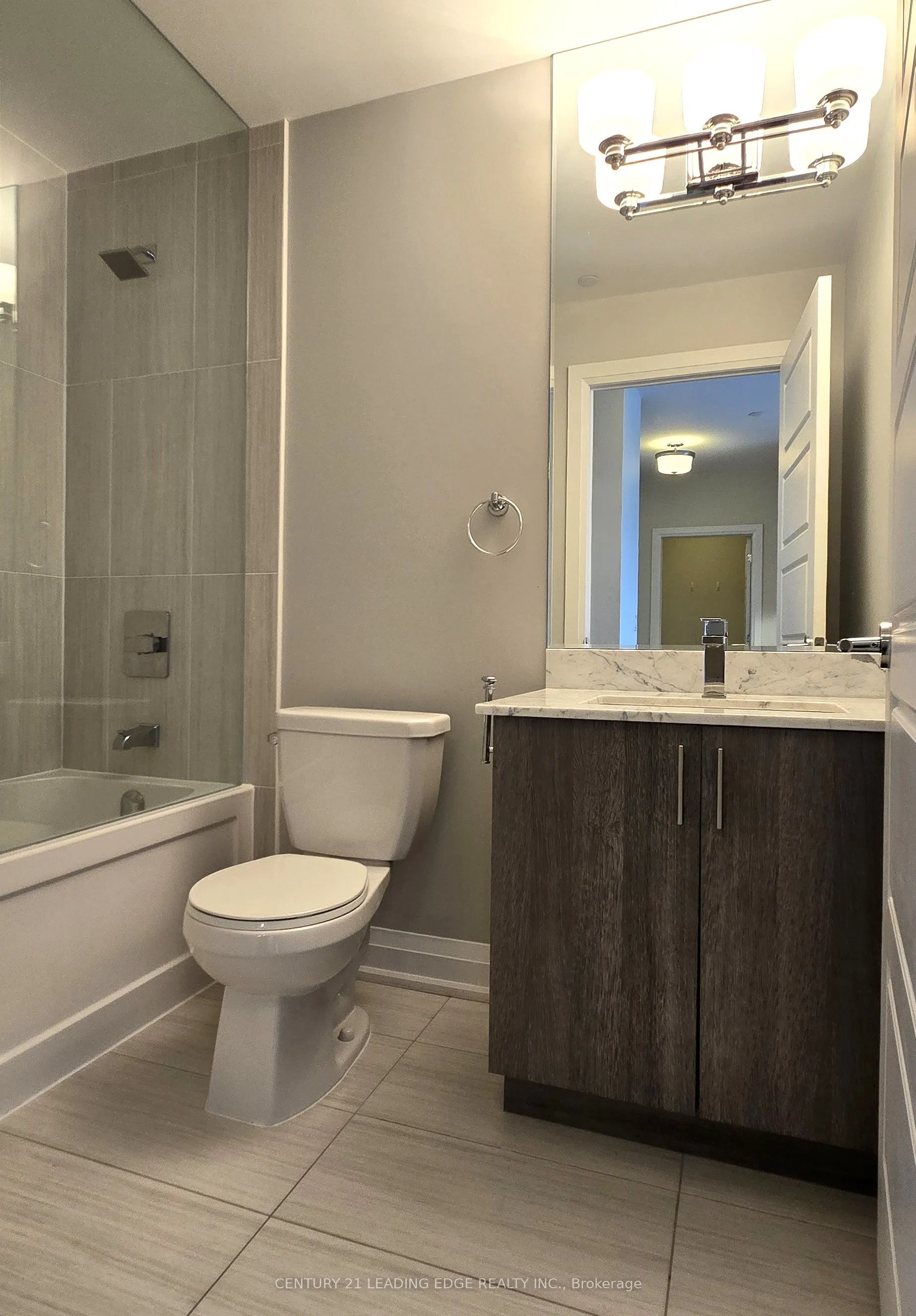 7 BOND Crescent, #325