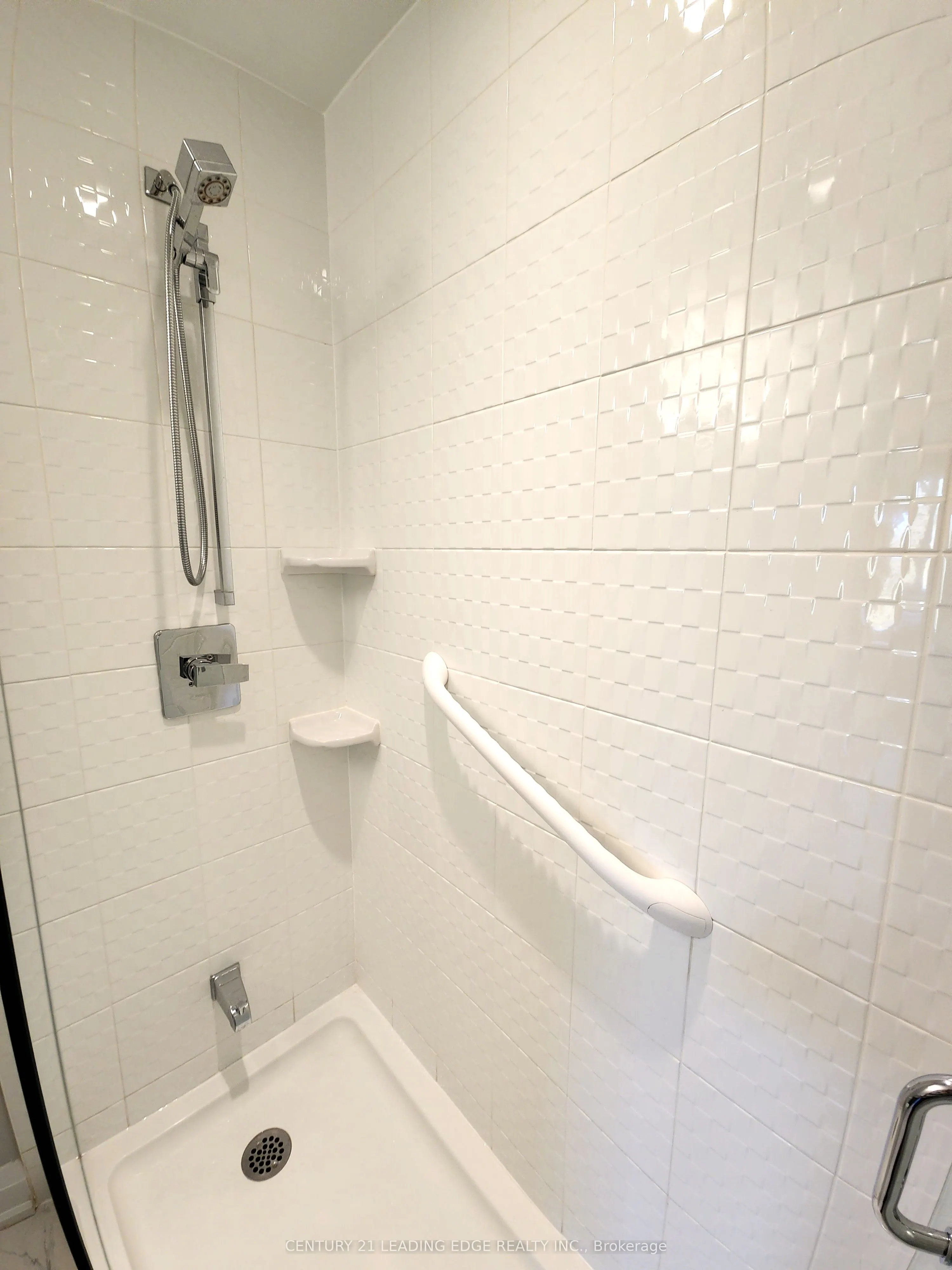 7 BOND Crescent, #325
